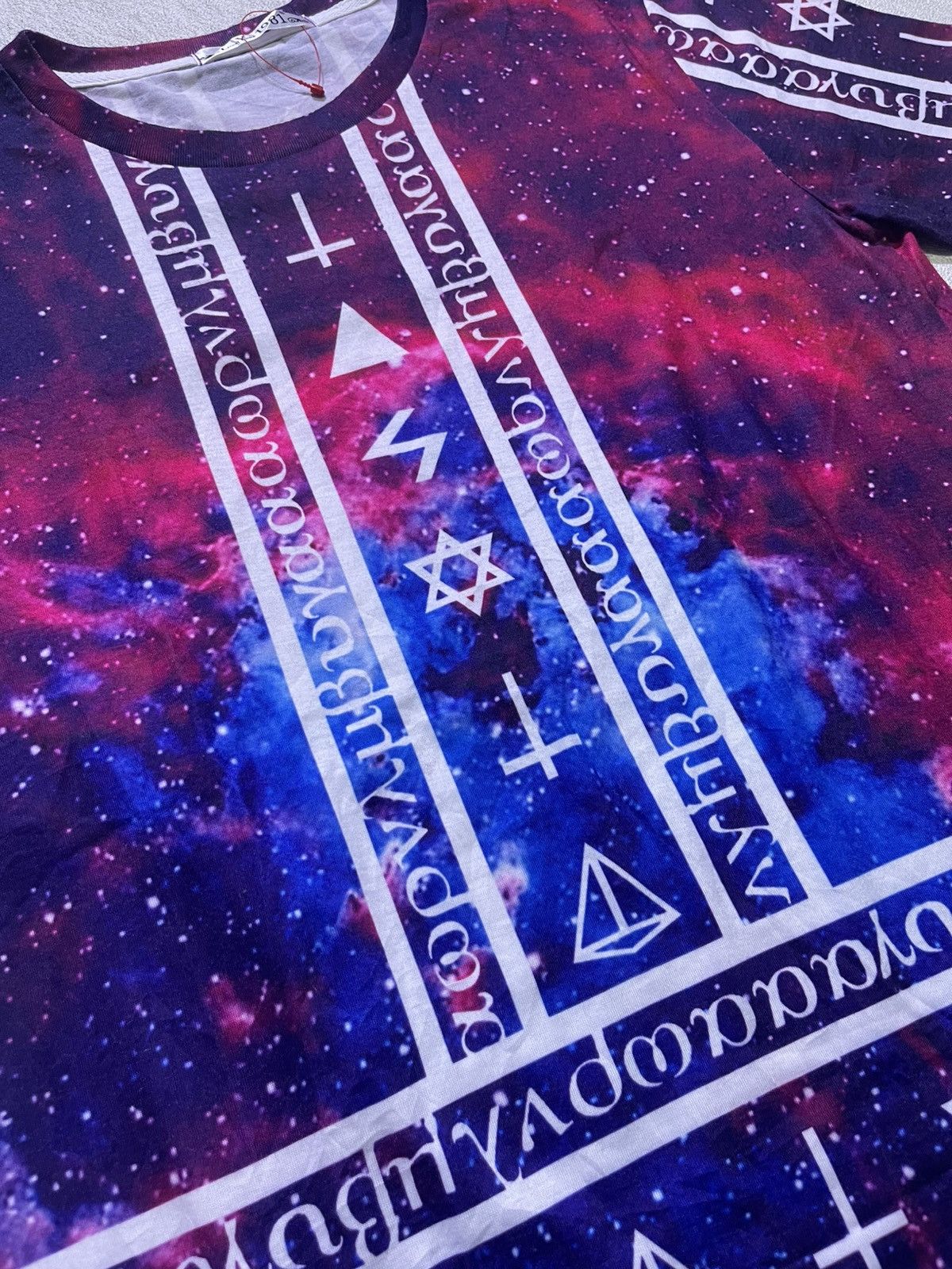 Japanese Brand Y2K LINZI YONG short sleeve tshirt multi color motif Size US M / EU 48-50 / 2 - 3 Thumbnail