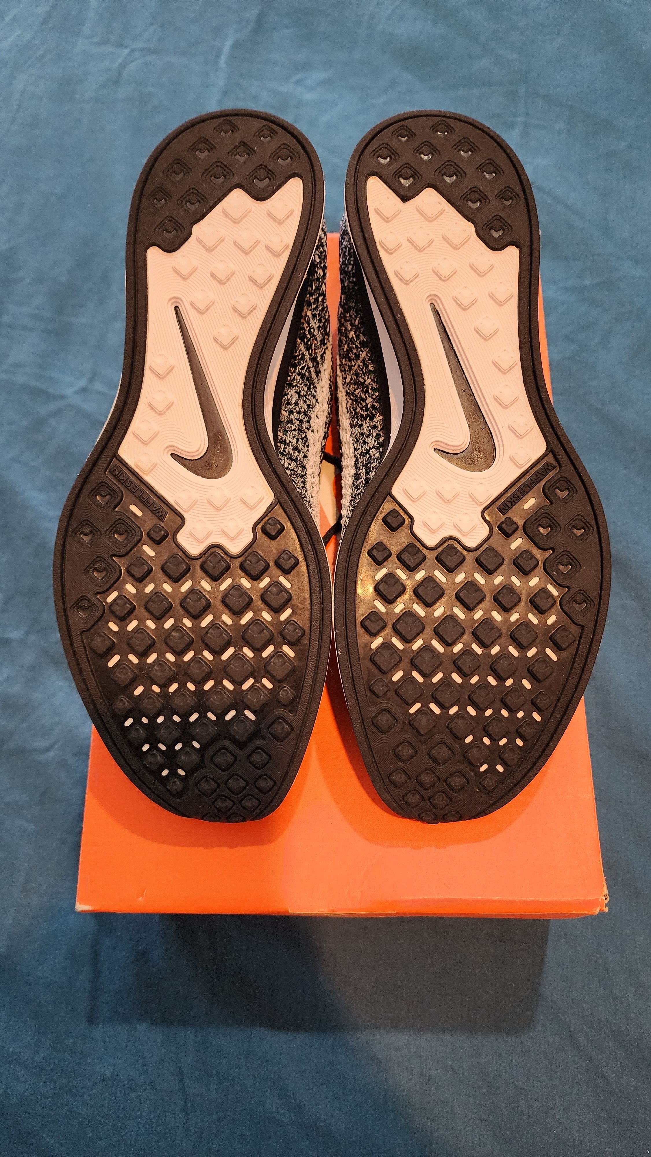 Nike Nike flyknit racer Size US 9 / EU 42 - 2 Thumbnail