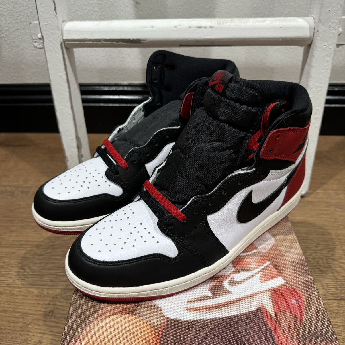 Nike Jordan 1 Retro High OG Black/Red/White NEW Size US 10 / EU 43 - 1 Thumbnail