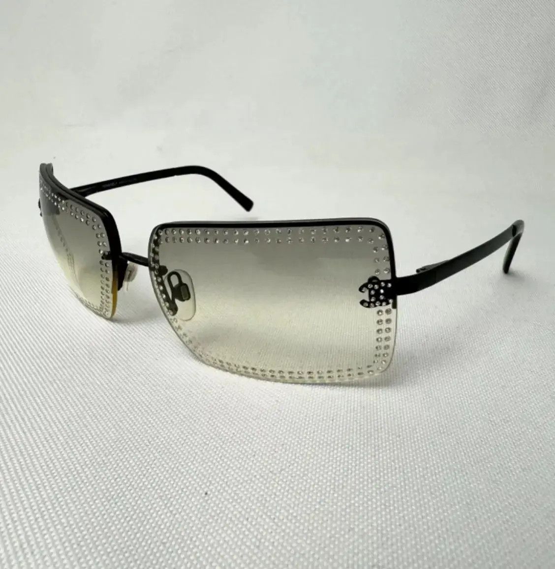 Chanel × Vintage CHANEL Sunglasses 4105 Rimless Rhinestone 4017 Vintage RI870 Size ONE SIZE - 1 Thumbnail