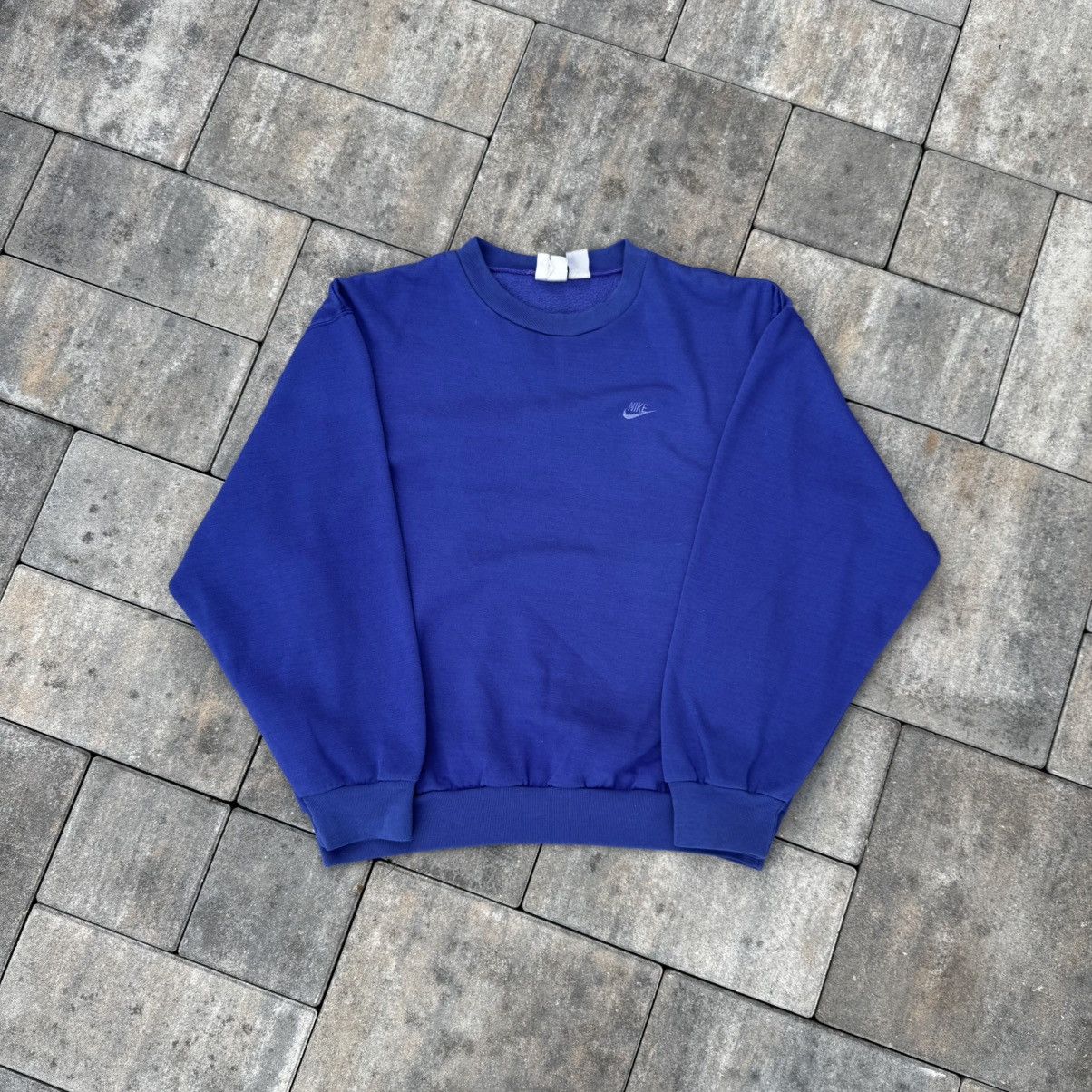 Nike Vintage 90s Nike Basic Logo Sweatshirt Crewneck S Size Boxy Size US S / EU 44-46 / 1 - 1 Thumbnail