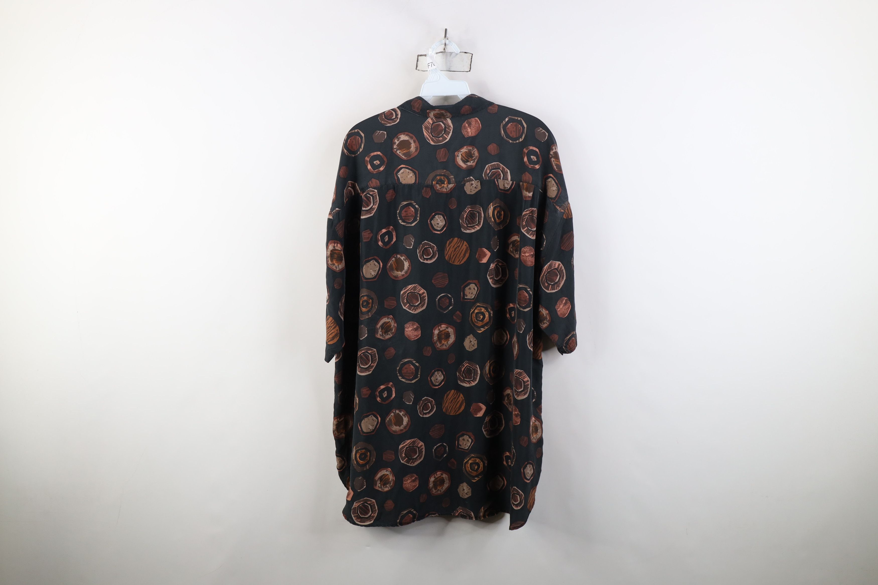 Vintage Vintage 90s Streetwear Geometric Silk Baggy Button Shirt Size US L / EU 52-54 / 3 - 10 Thumbnail