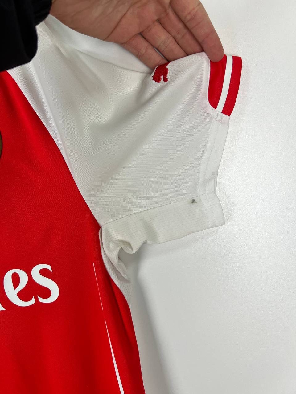 Puma × Vintage Arsenal Puma 2014-15 home jersey t-shirts size M Size US M / EU 48-50 / 2 - 8 Thumbnail