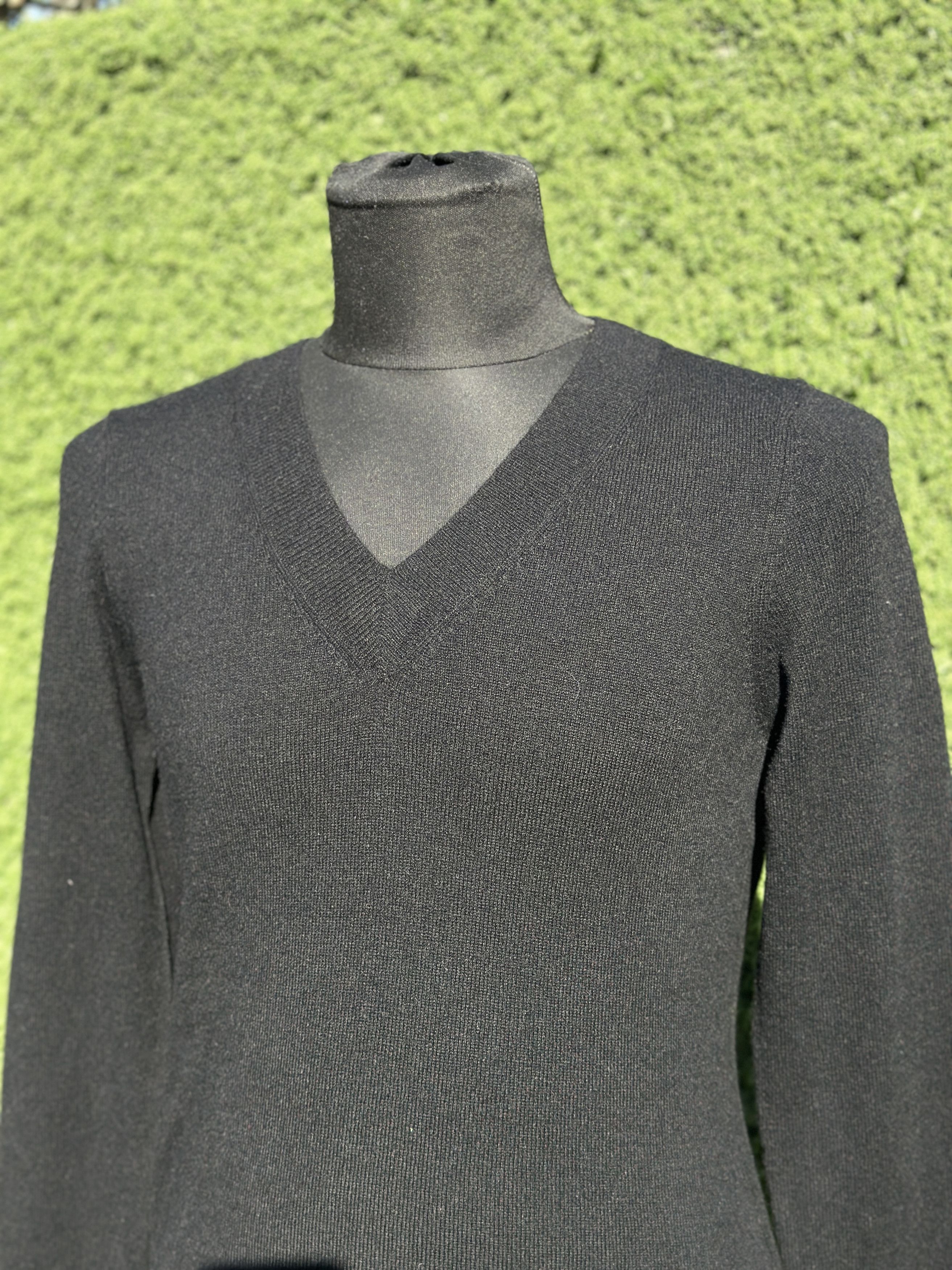 Prada Prada 100% Cashmere Black V-Neck Sweater Knit Size 40 Size S / US 4 / IT 40 - 11 Thumbnail