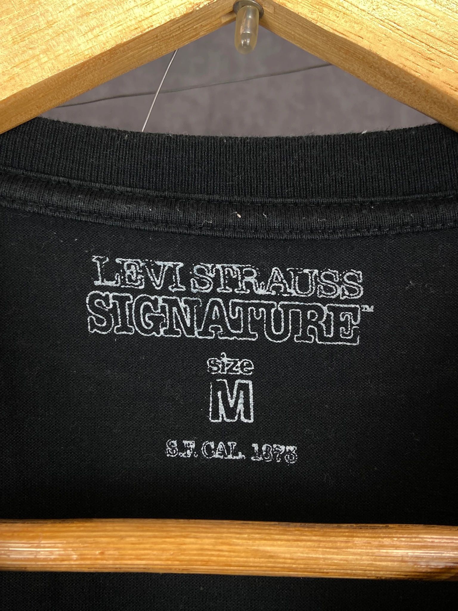 Levi's Levi’s Black T-Shirt M Vintage Streetwear Size US M / EU 48-50 / 2 - 3 Thumbnail