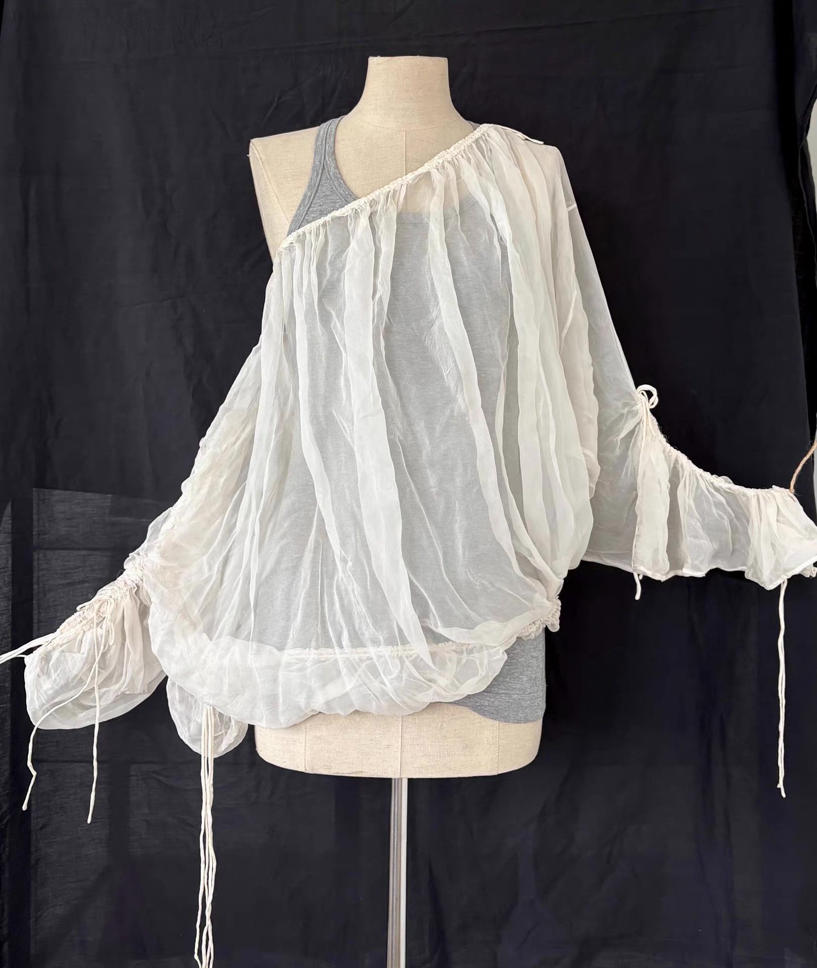 Dolce & Gabbana Dolce & Gabbana 03SS Asymmetrical Drawstring Blouse。Ｑ21 Size M / US 6-8 / IT 42-44 - 1 Thumbnail