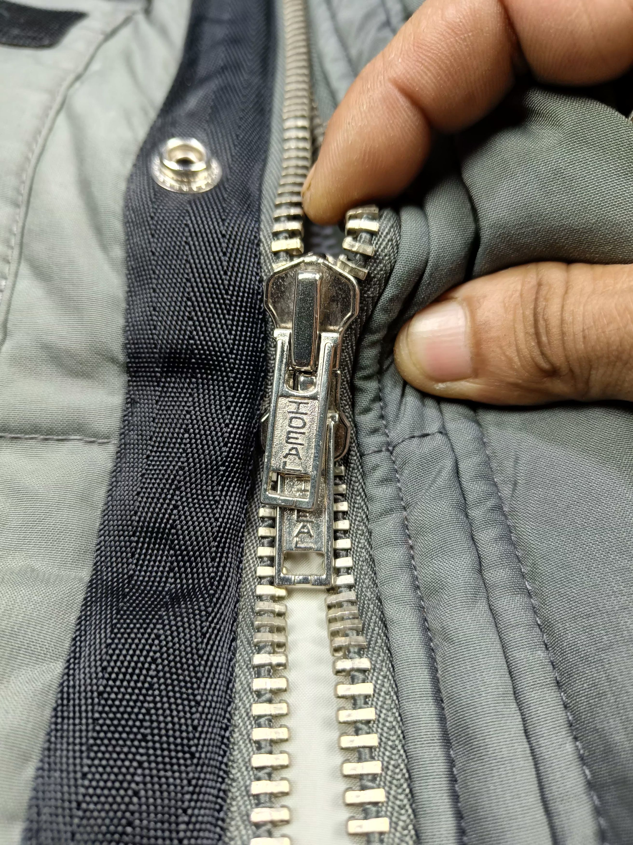 Tommy Hilfiger Vtg Y2k Tommy Hilfiger Multi Pocket Down Jacket Size US L / EU 52-54 / 3 - 12 Thumbnail