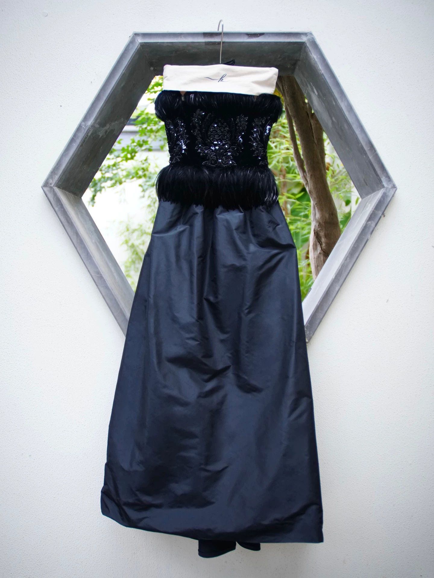 Vintage Vintage Strapless Beaded Feather Velvet Taffeta Dress Size S / US 4 / IT 40 - 6 Thumbnail