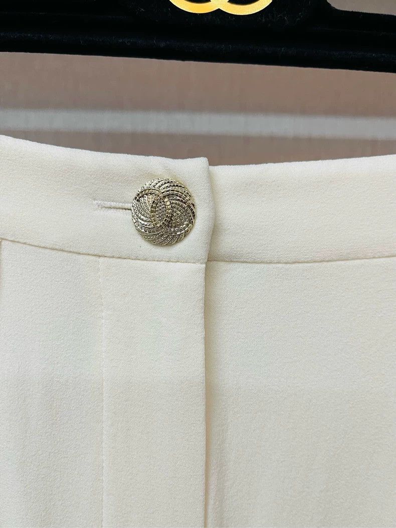 Chanel Chanel Beige silk pants 2504-Nextarrow Size 24" / US 00 / IT 34 - 2 Thumbnail