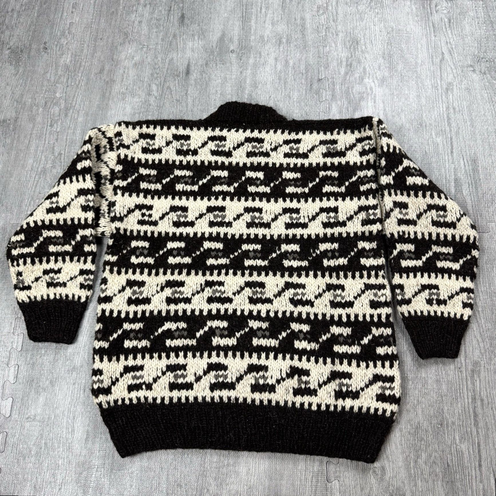 Vintage VINTAGE Artesanias Ecuador Inca Chunky Knit Sweater Mens Large Tribal Geometric 100% Wool All Seasons Size L / US 10 / IT 46 - 5 Thumbnail
