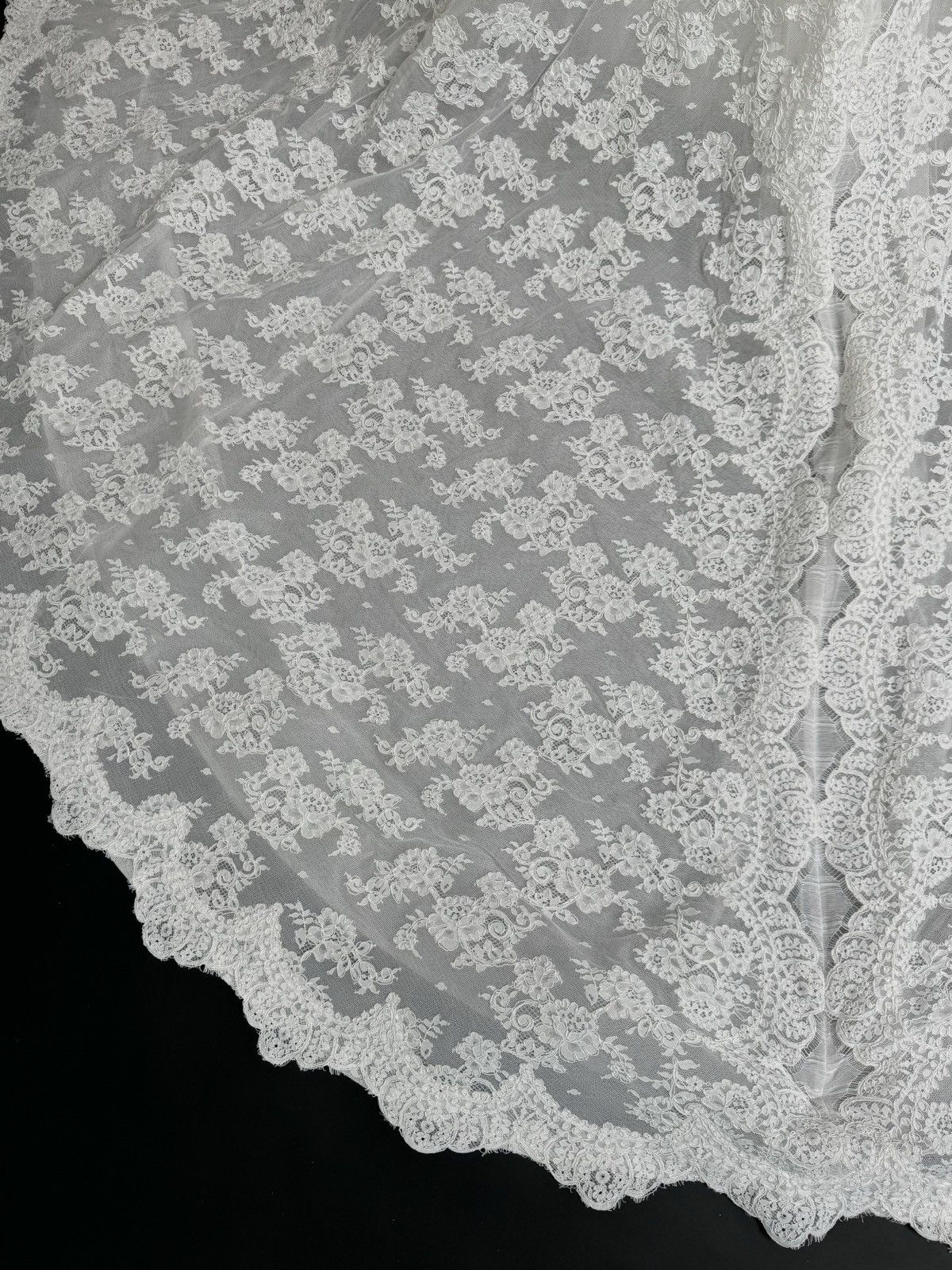 Other Preloved US 2 Anna Augusta French Corded Lace Bridal Gown Size XS / US 0-2 / IT 36-38 - 10 Thumbnail