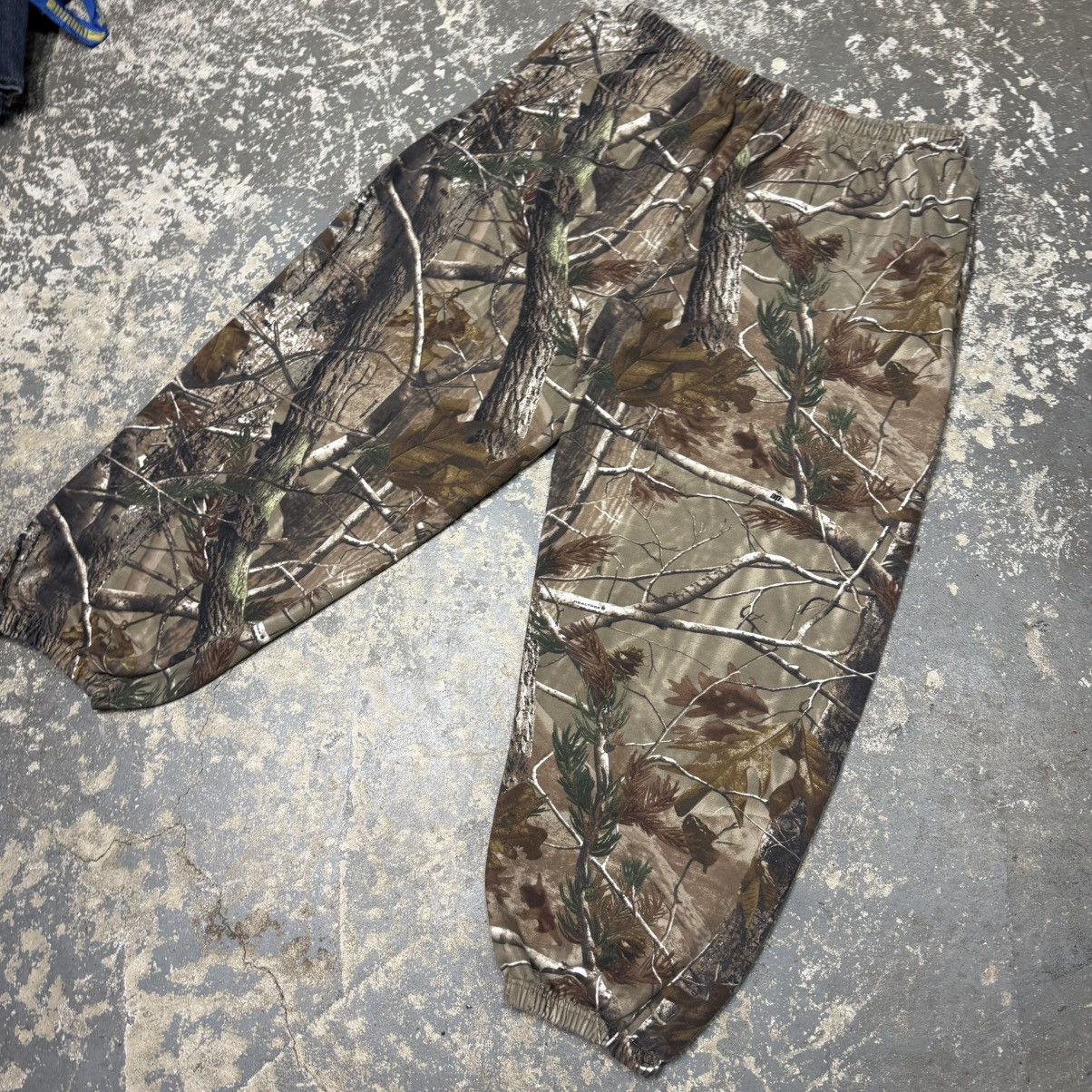 Vintage Vintage Liberty Camo Realtree Essential Baggy SweatPants USA Size US 36 / EU 52 - 3 Thumbnail
