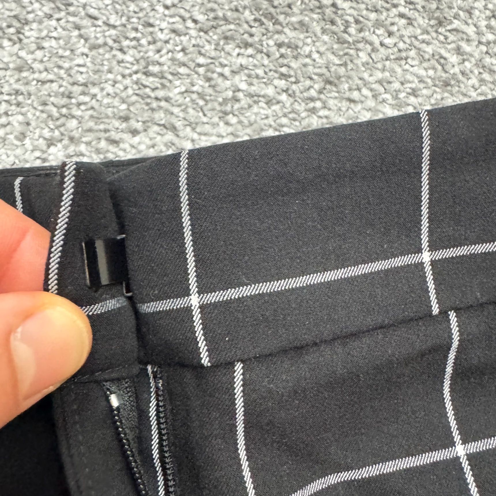 Calvin Klein Calvin Klein Windowpane Slim Fit Trouser Pants Womens 4 Black White Mid Rise NWT Size 27" / US 4 / IT 40 - 6 Thumbnail
