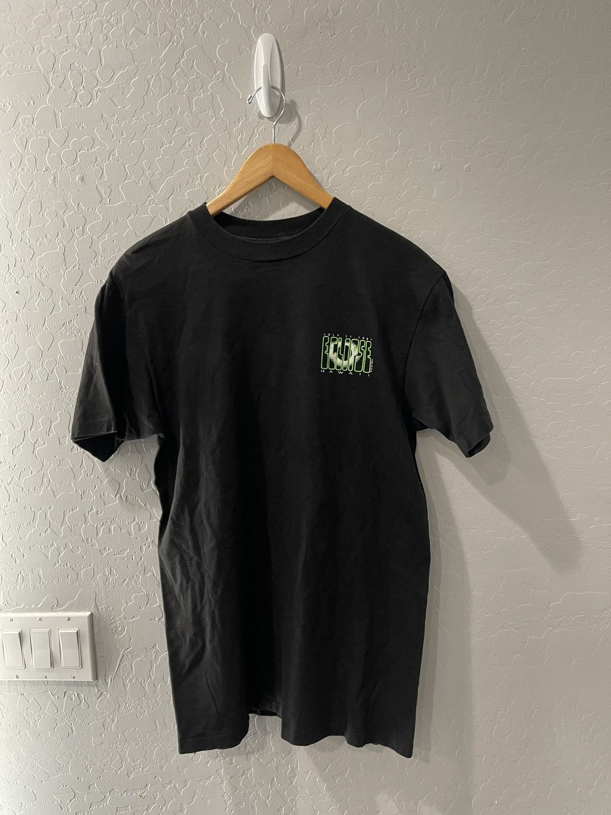 Hanes × Vintage Vintage 1991 Hawaii “Eclipse Of The Century” SS Shirt Medium Size US M / EU 48-50 / 2 - 1 Thumbnail