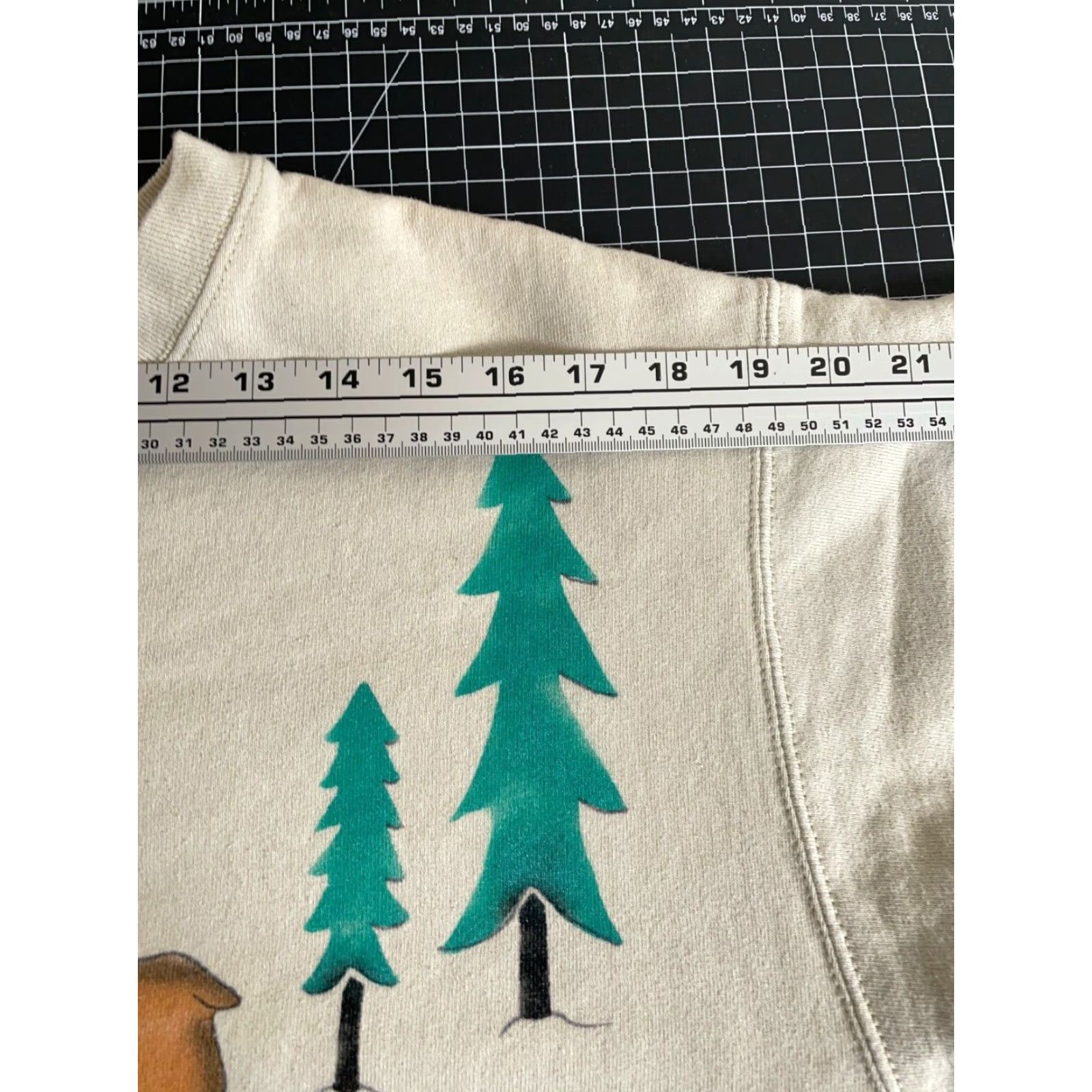Fruit Of The Loom VINTAGE Fruit of the Loom Sweatshirt Moose Nature Graphic Print Heavyweight Beige Adult Large Mens Size US L / EU 52-54 / 3 - 7 Thumbnail