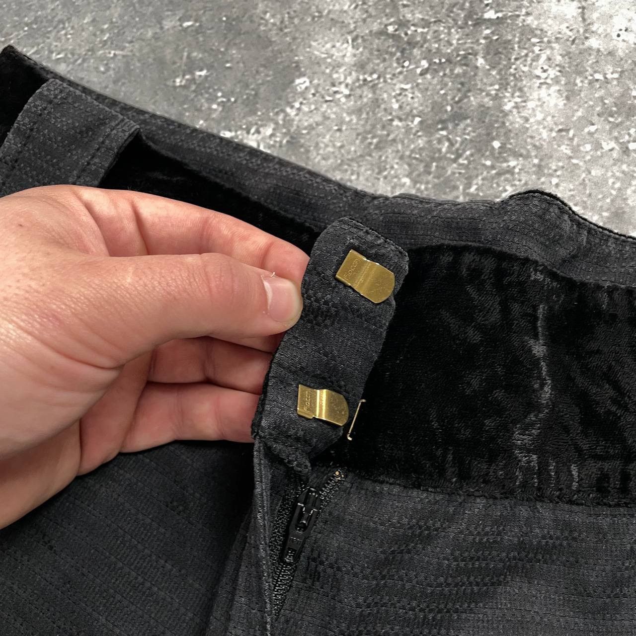 Dolce & Gabbana Vintage Dolce & Gabbana Formal Long Shorts With Velour Trim Size 30" / US 8 / IT 44 - 13 Thumbnail