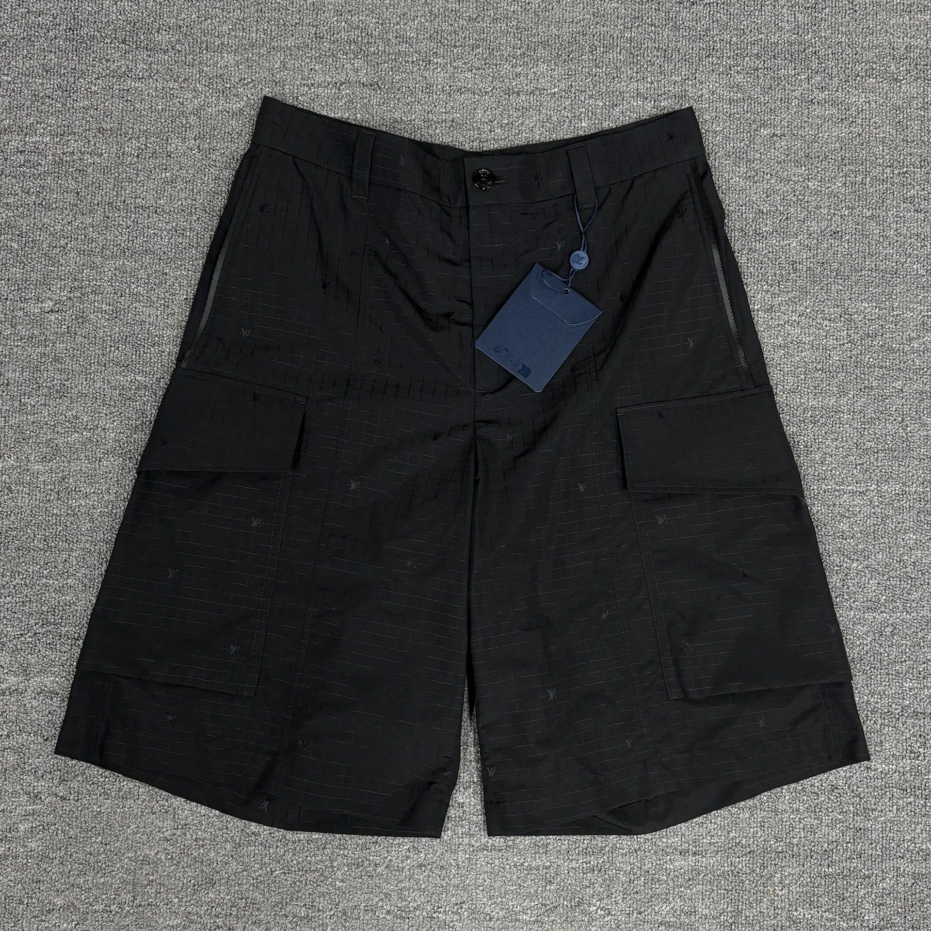 Louis Vuitton Louis Vuitton Allover Logo Shorts 48 Size US 31 - 1 Thumbnail