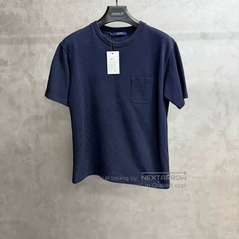 Louis Vuitton Louis Vuitton Navy Solid Crew Neck Patch Pocket Casual Sho Size US L / EU 52-54 / 3 - 1 Thumbnail