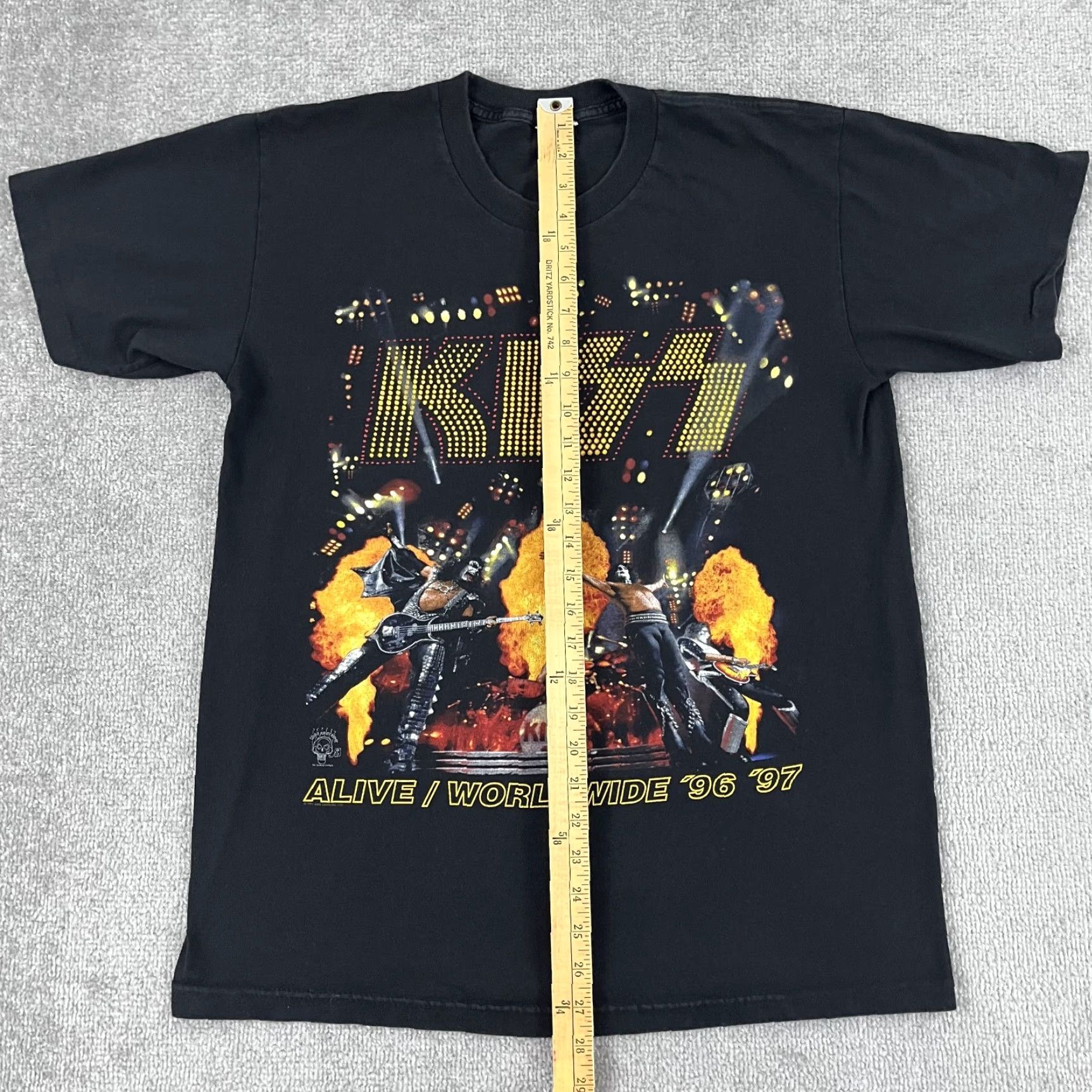 Vintage VINTAGE Kiss Shirt Mens L Graphic Tee Black Alive Worldwide 1996 1997 Concert Tour USA 90s Mens Size US L / EU 52-54 / 3 - 6 Thumbnail
