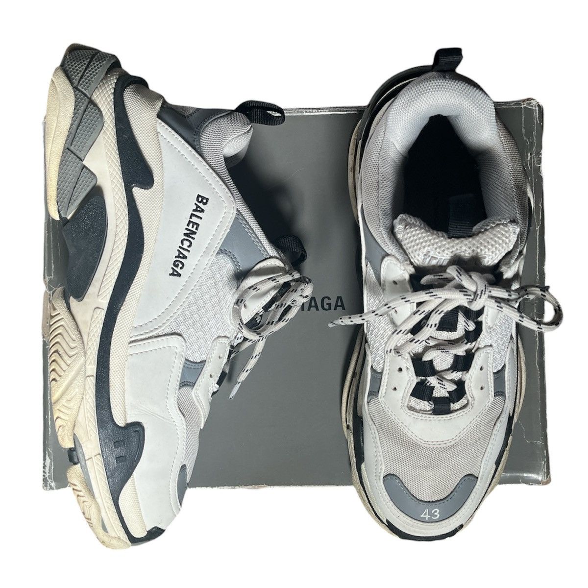 grey/white balenciaga triple S