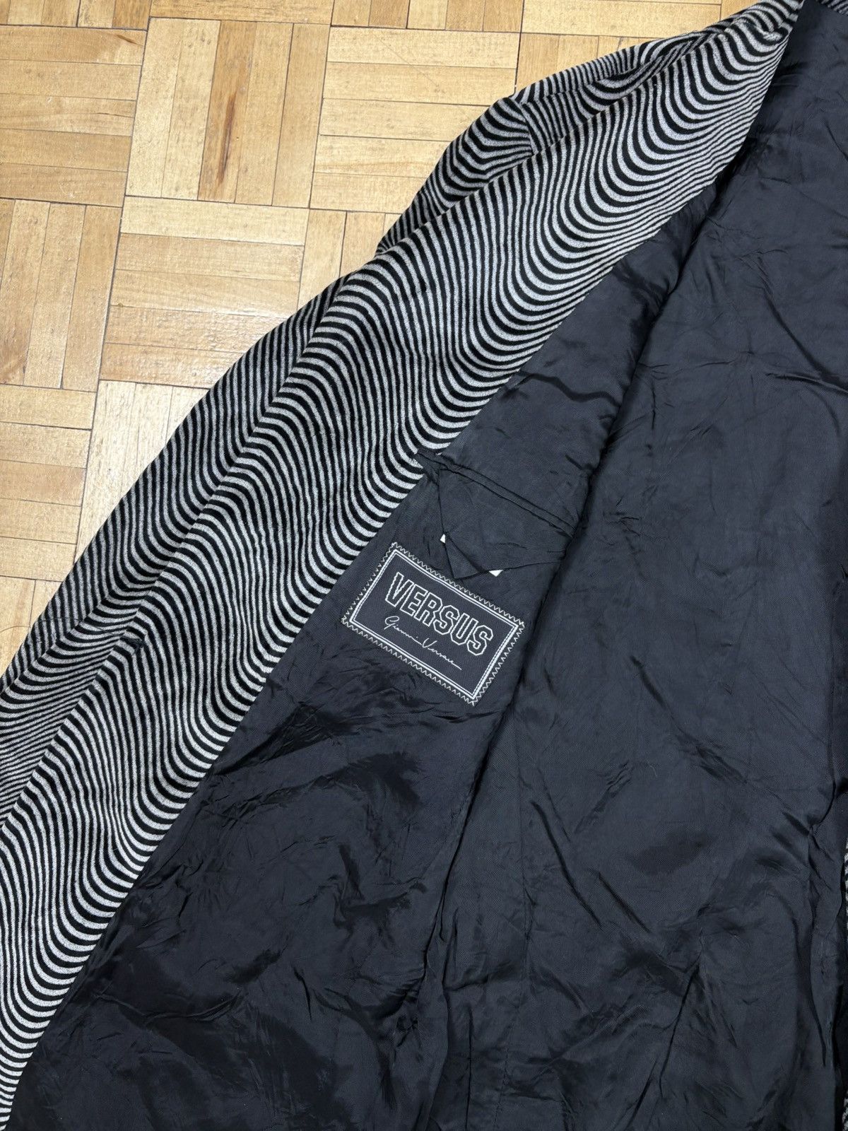 Versace vintage 90s Versus by Gianni Versace velour blazer jacket Size 38L - 4 Thumbnail