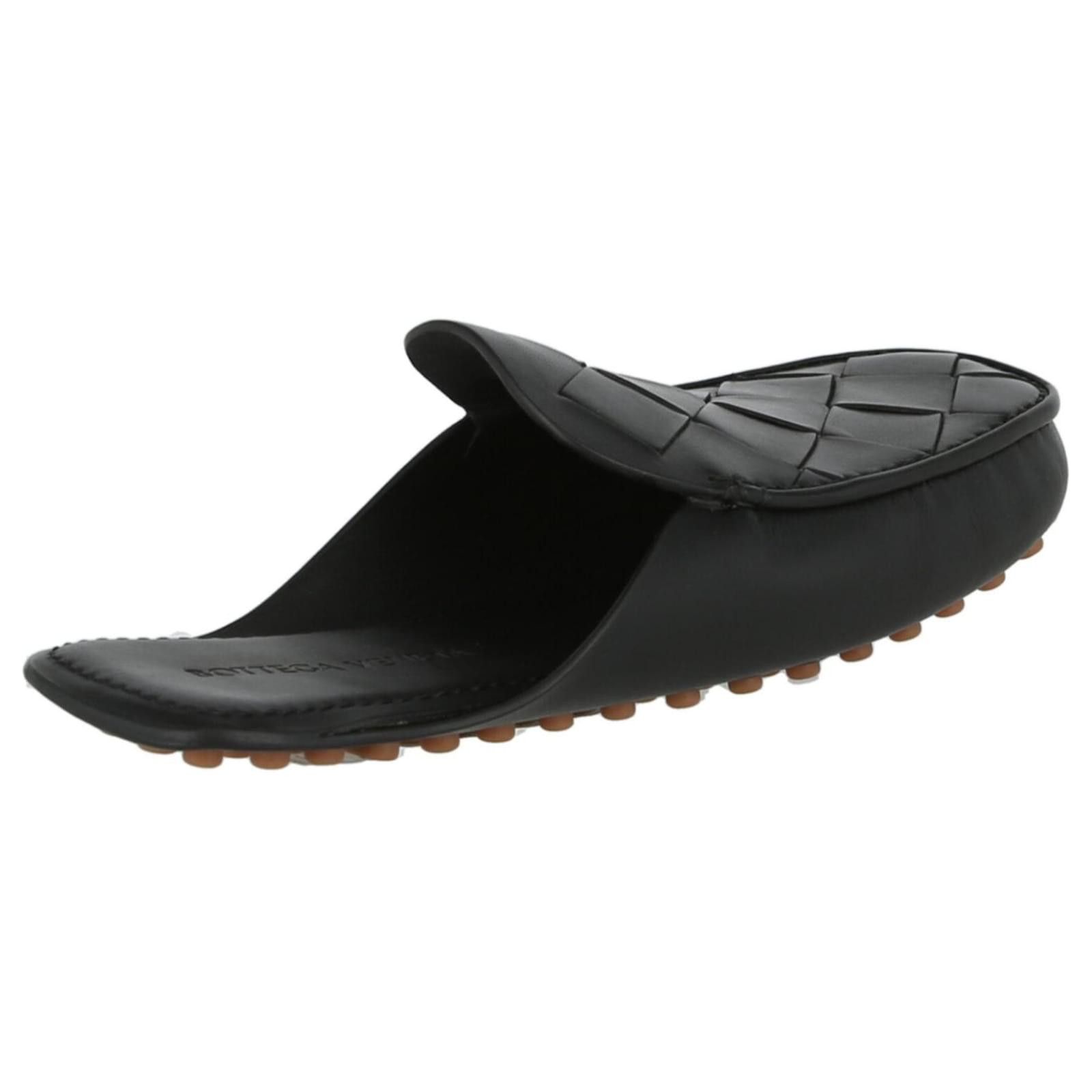 o1glo1t0923 Slip Ons in Black