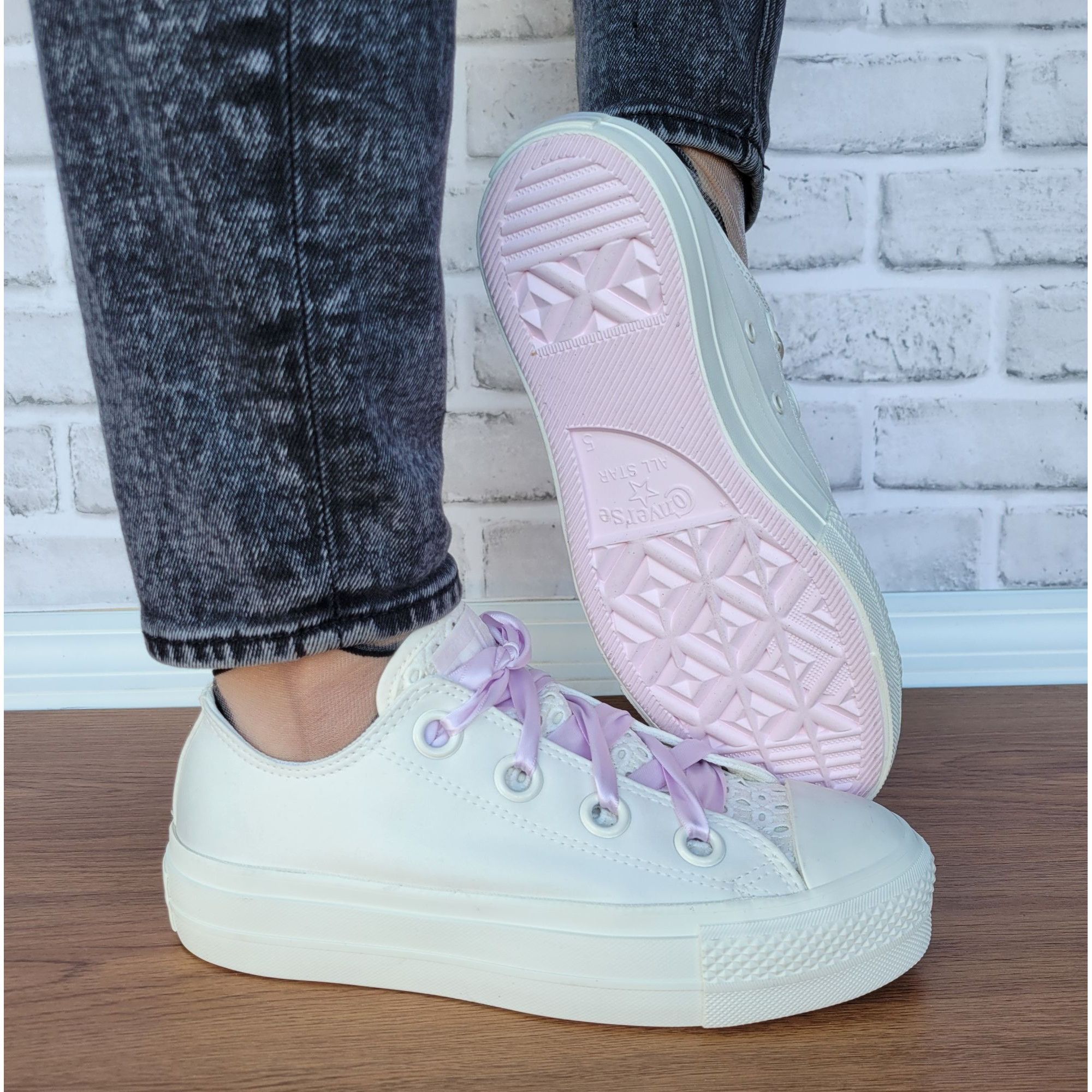 Converse ⭐Converse Ctas Lift OX Low 7 Womens Shoes Satin Embroidered Size US 7 / IT 37 - 1 Thumbnail