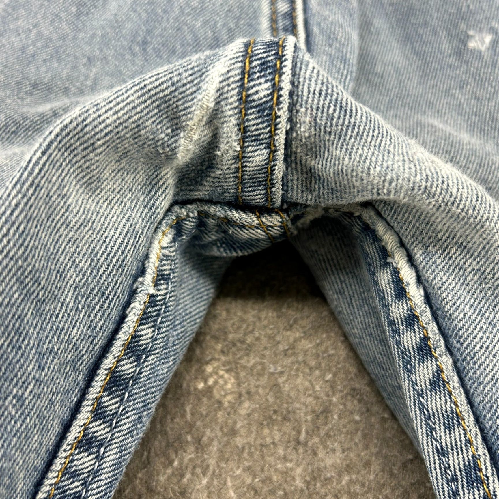 Levi's VINTAGE Levi's 501 Jeans Mens 36x30 Blue Straight Light Wash Distressed UK 90s Mens Size US 36 / EU 52 - 5 Thumbnail