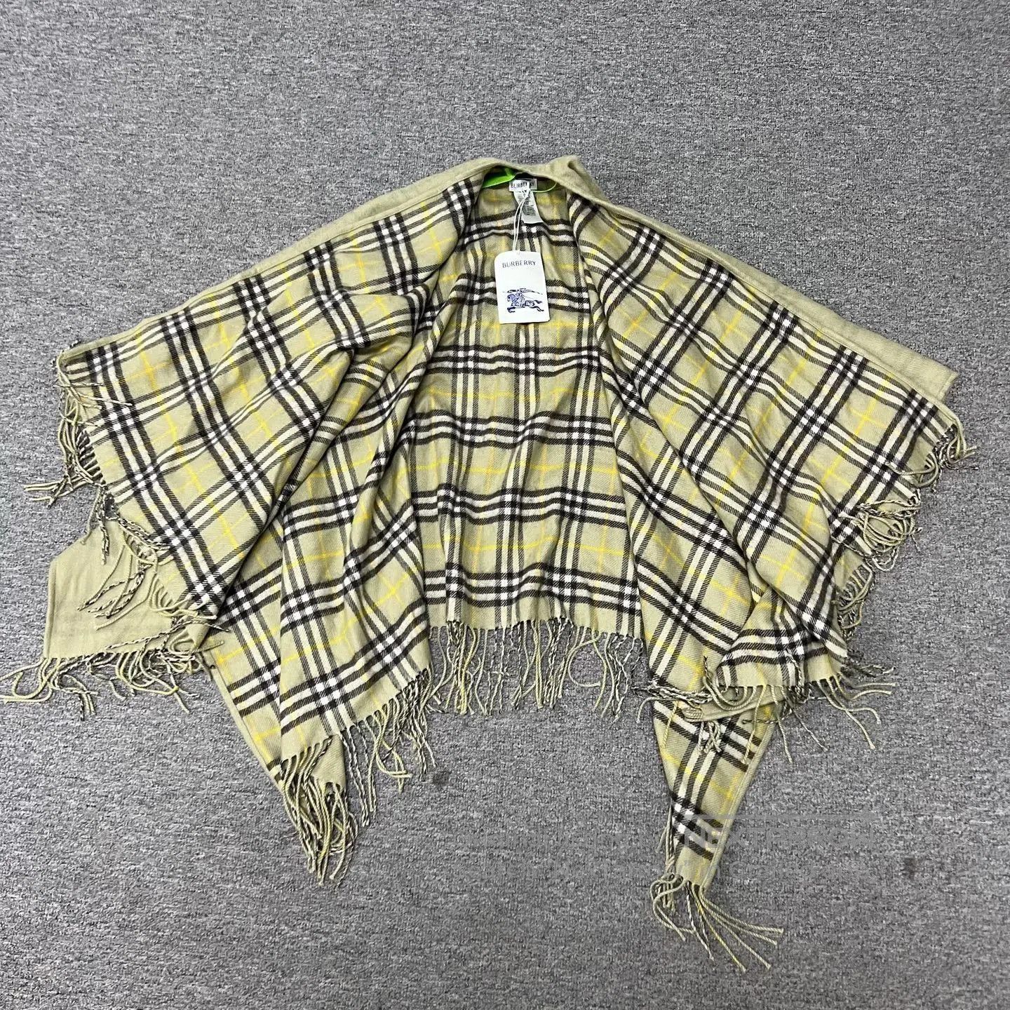 Burberry Burberry New Reversible Wool Cape. Size ONE SIZE - 3 Thumbnail