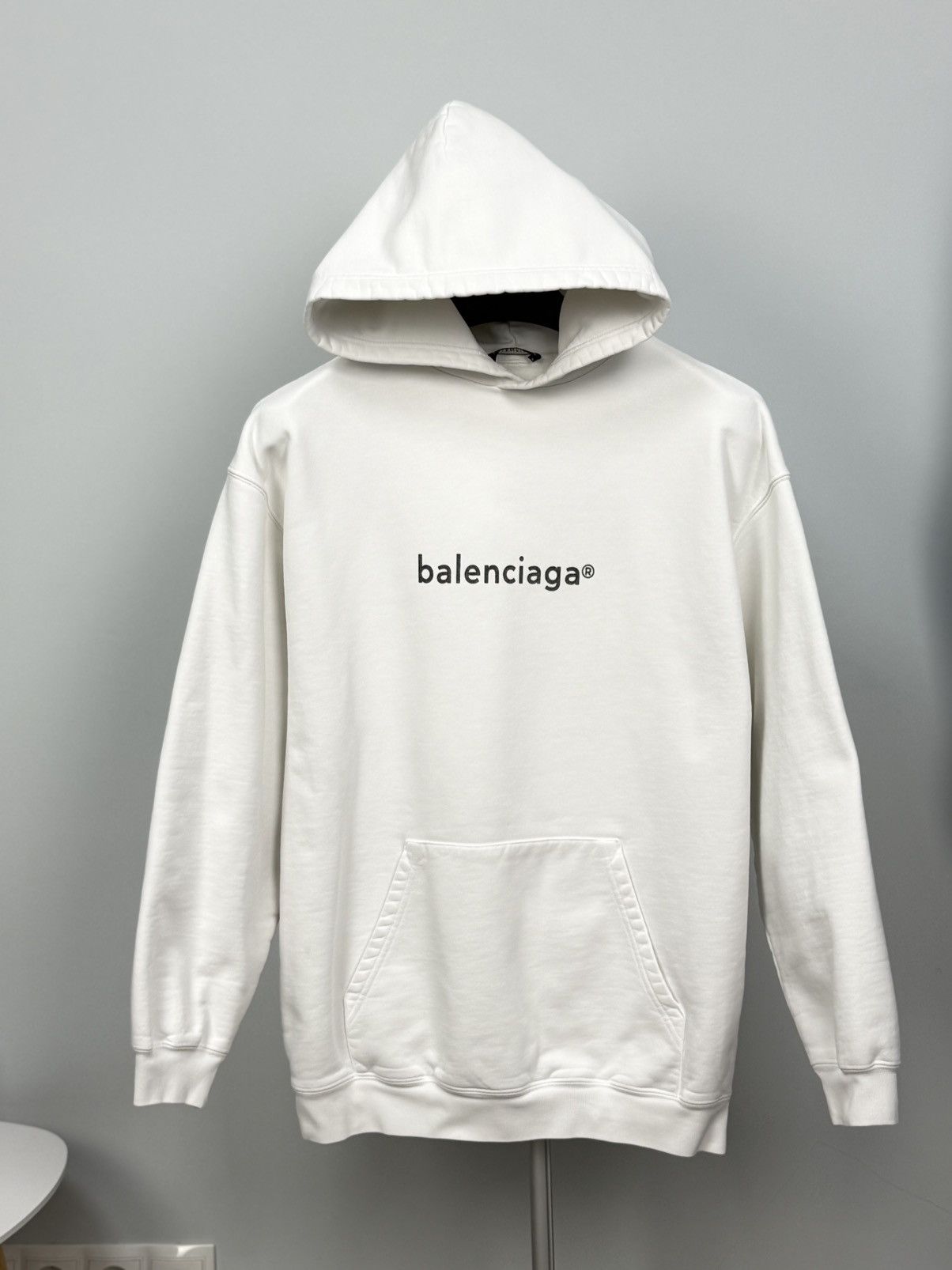 Balenciaga Balenciaga Oversized Fit copyright hoodie White Size US M / EU 48-50 / 2 - 5 Thumbnail