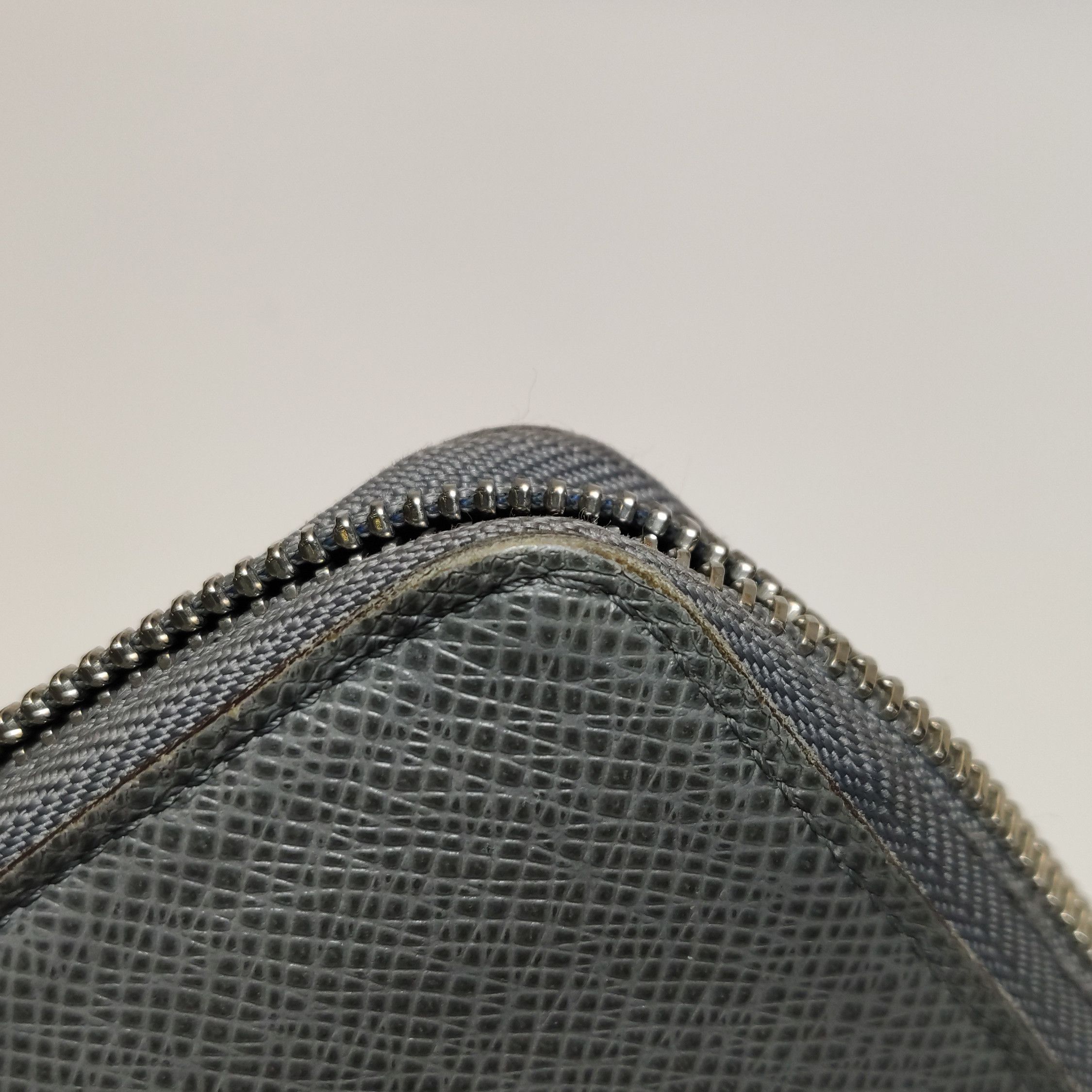 Louis Vuitton Louis Vuitton (LV) Zippy Cowhide Solid Zip Around Wallet -y Size ONE SIZE - 8 Thumbnail