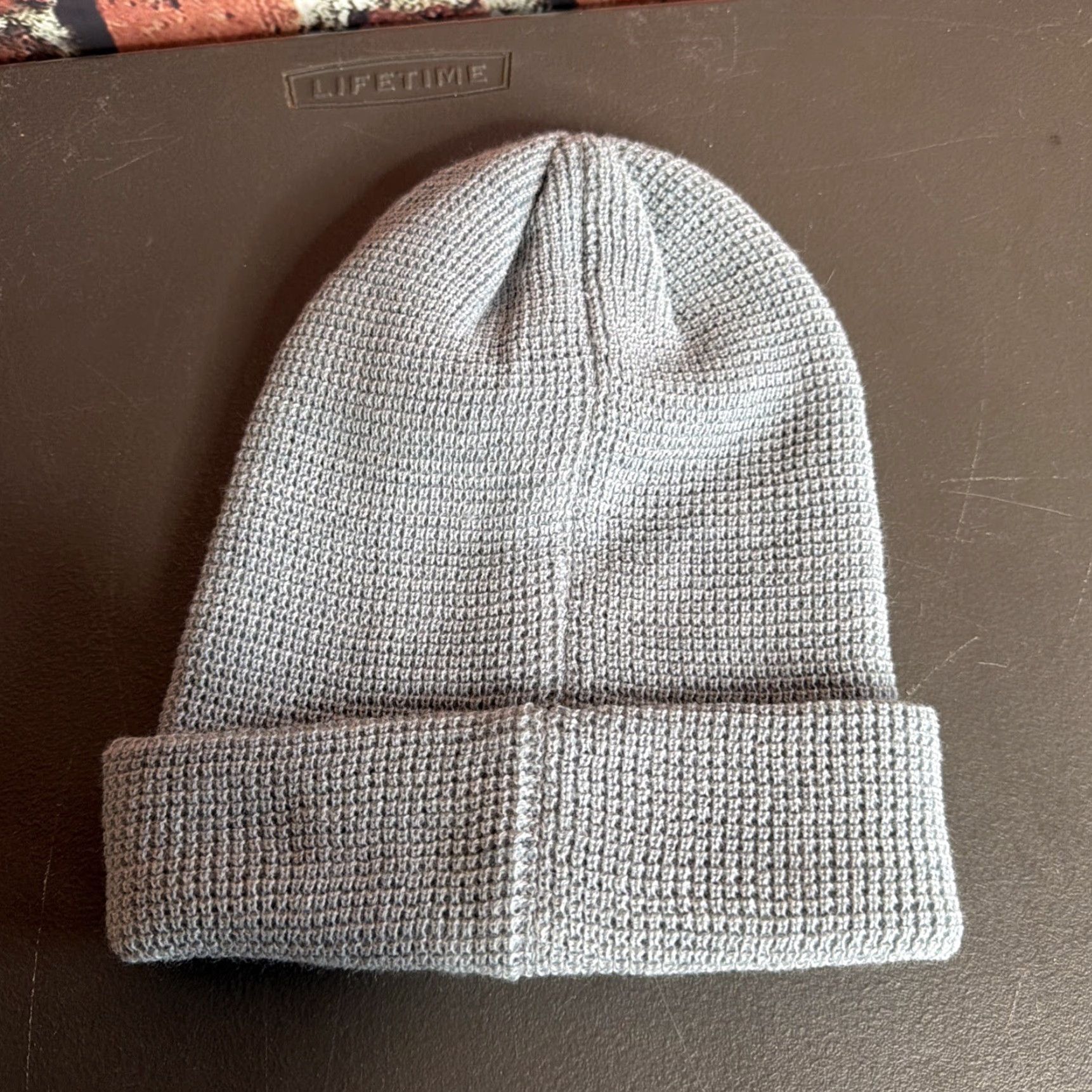 Vuori Vuori Beanie Cuffed Hat One Size Unisex Gray Waffle Alpine Knit Classic Winter Ski Outdoor Sports Hat Size ONE SIZE - 3 Thumbnail