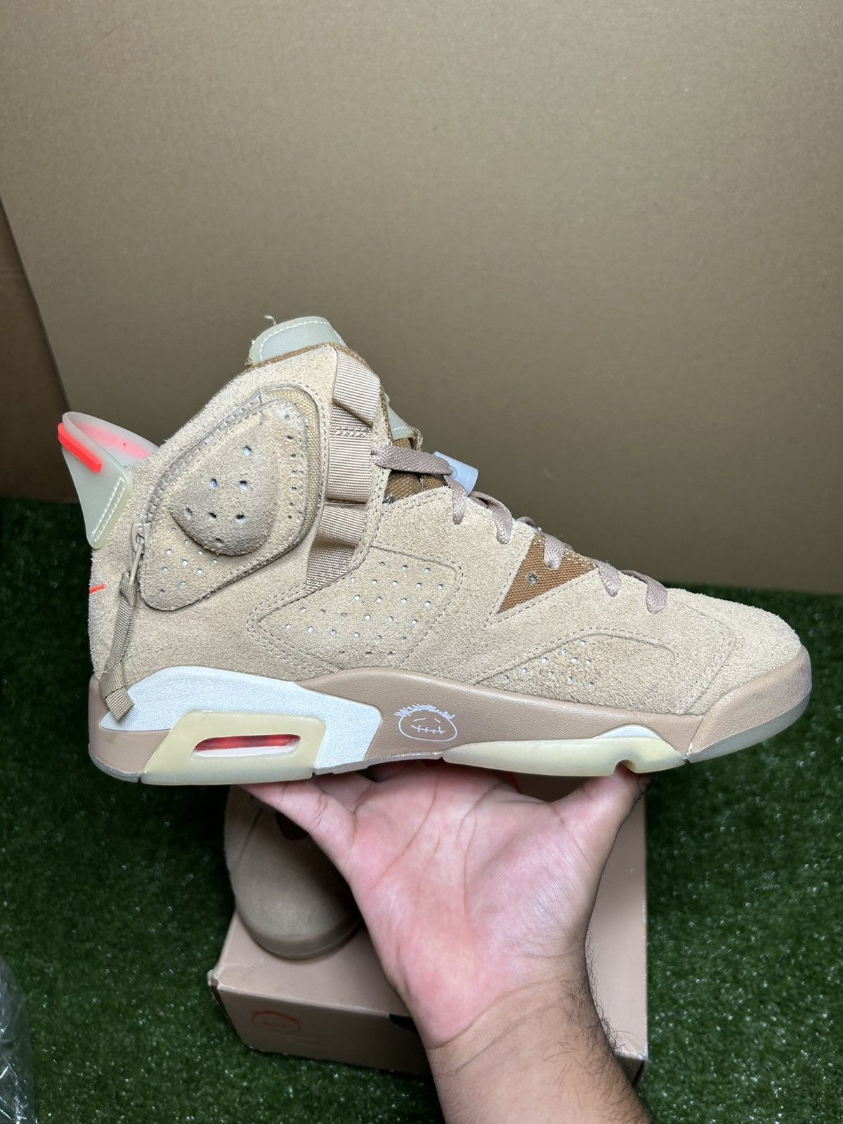 Jordan Brand × Travis Scott Jordan 6 Travis Scott British Khaki Size US 9 / EU 42 - 4 Thumbnail