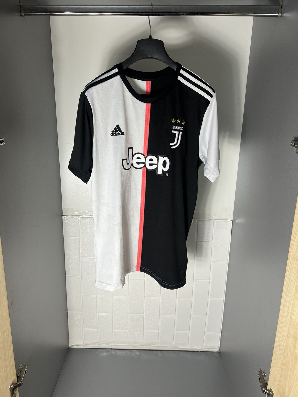 Vintage VERY RARE ADIDAS FC JUVENTUS ITALY SOCCER JERSEY Y2K 90s Size US M / EU 48-50 / 2 - 3 Thumbnail