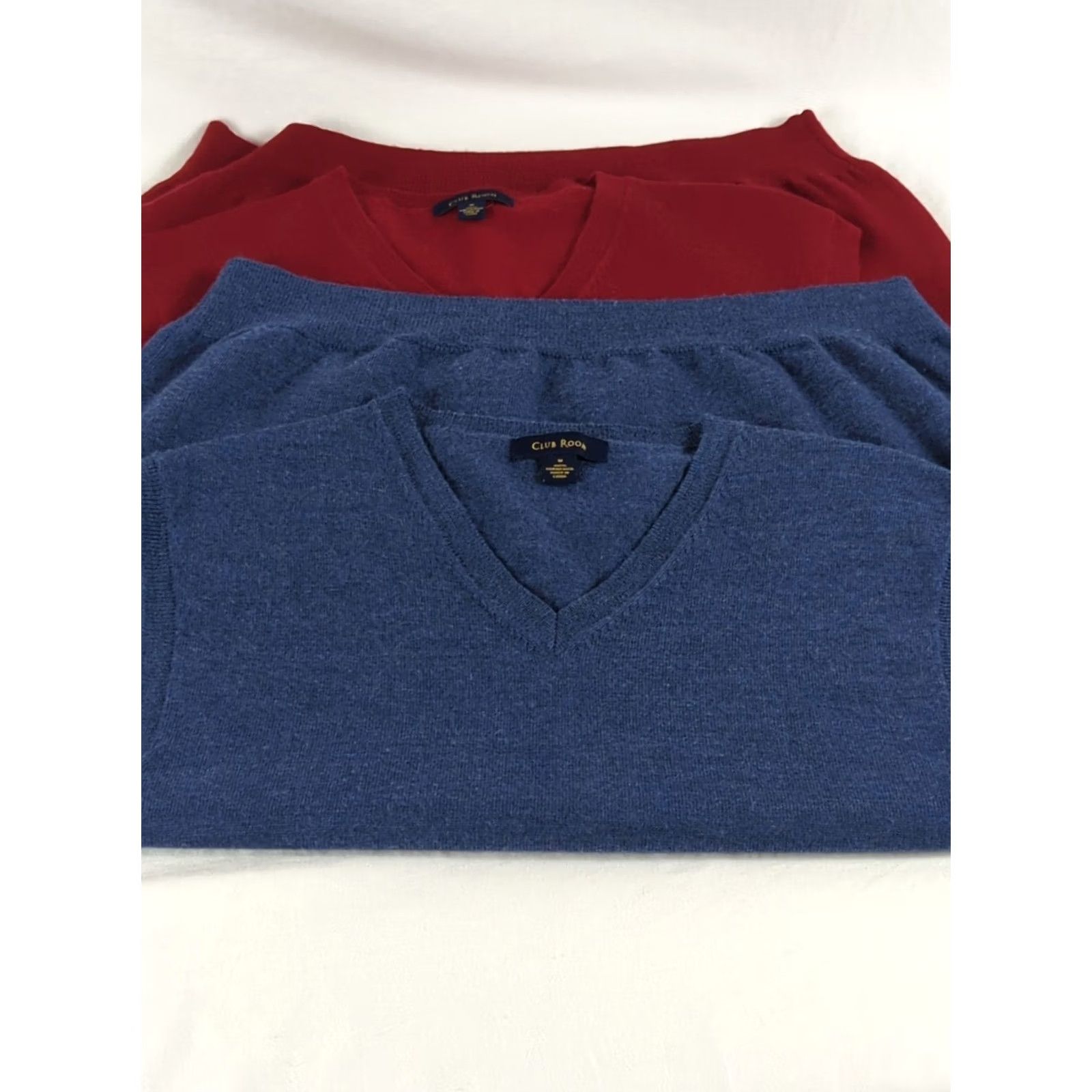 Club Room Club Room Men’s V-Neck Sweater Vest M 100% Merino Wool Red Blue Solid Lightweight Classic Preppy Size US M / EU 48-50 / 2 - 2 Thumbnail