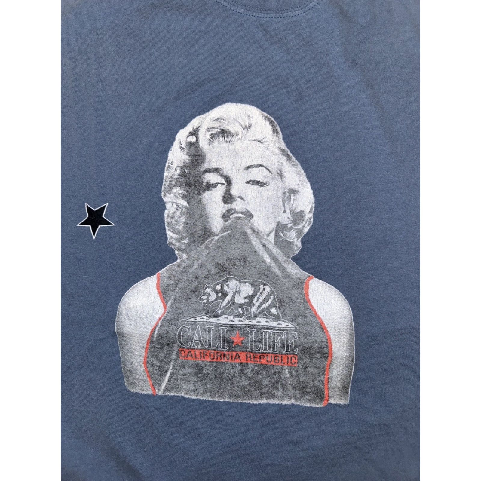 Vintage Marlyn Monroe California T-Shirt Blue XL Men 24x28 Y2K Size US XL / EU 56 / 4 - 2 Thumbnail