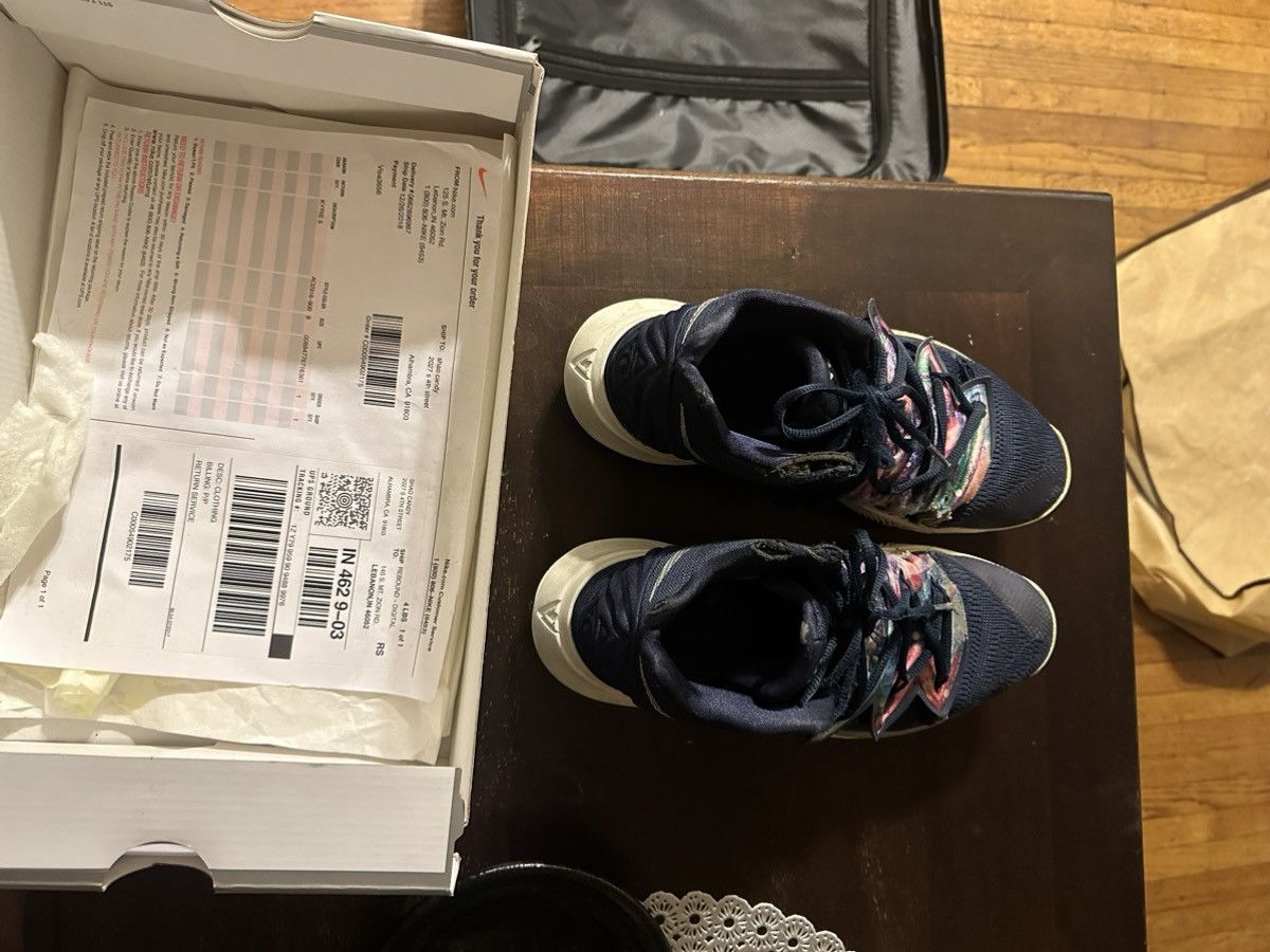 Nike Nike Kyrie 5 Galaxy Size US 9 / EU 42 - 2 Thumbnail