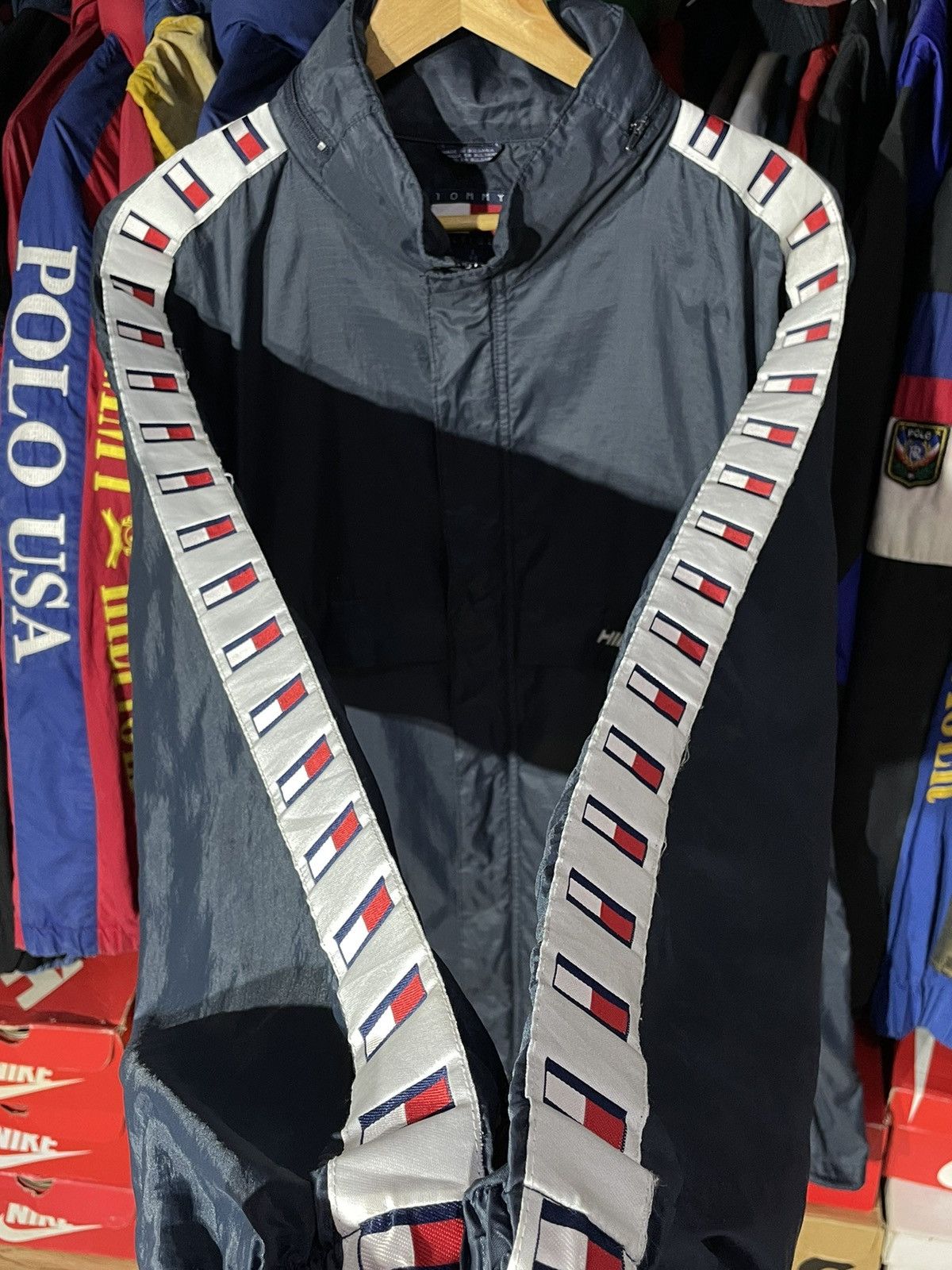 Tommy Hilfiger × Vintage Jacket Tommy Hilfiger Band 90’s Vintage Size US L / EU 52-54 / 3 - 5 Thumbnail