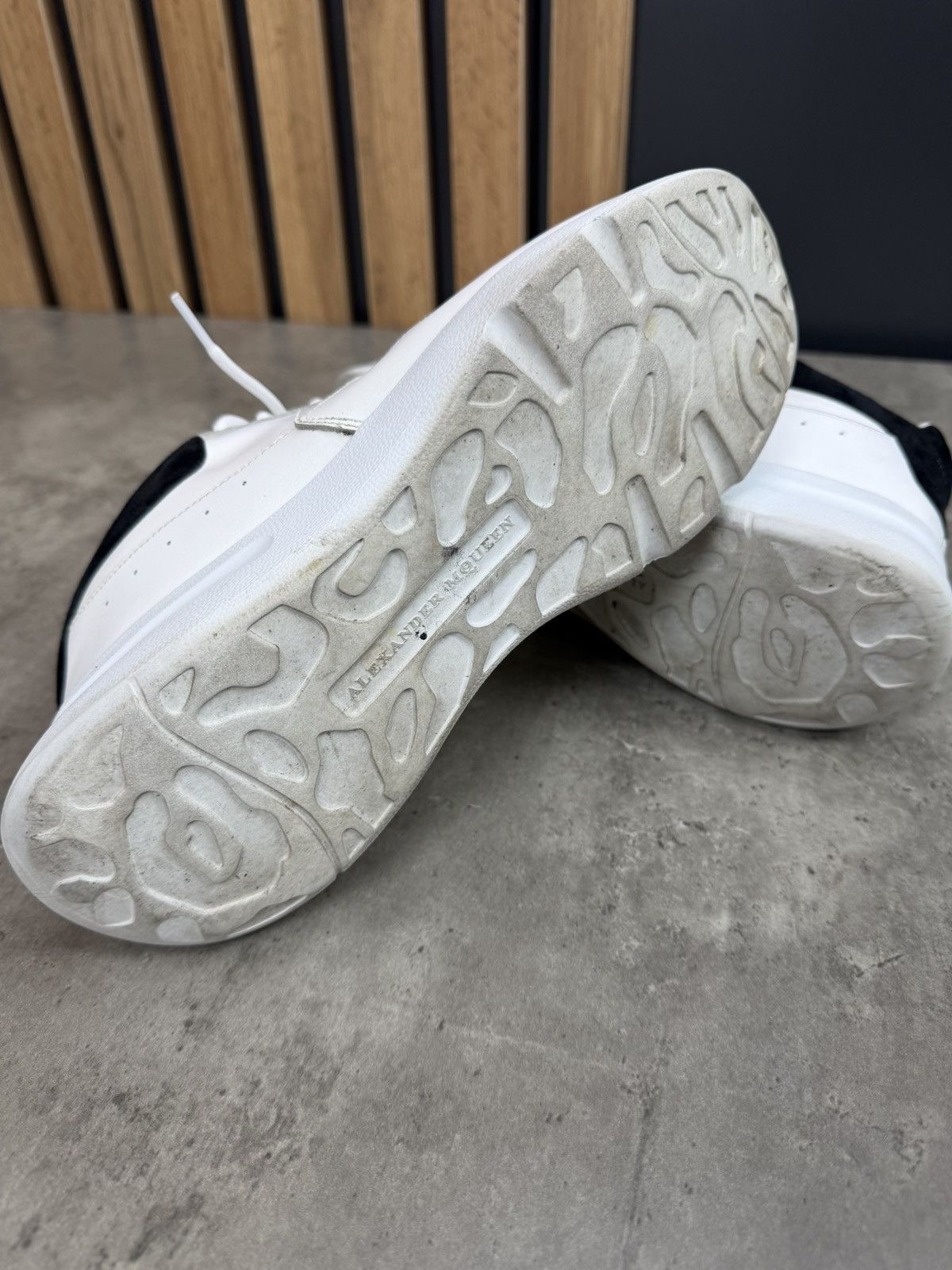 Alexander McQueen Alexander McQueen Oversized White Leather Sneakers Size 38 Size US 8 / IT 38 - 18 Thumbnail