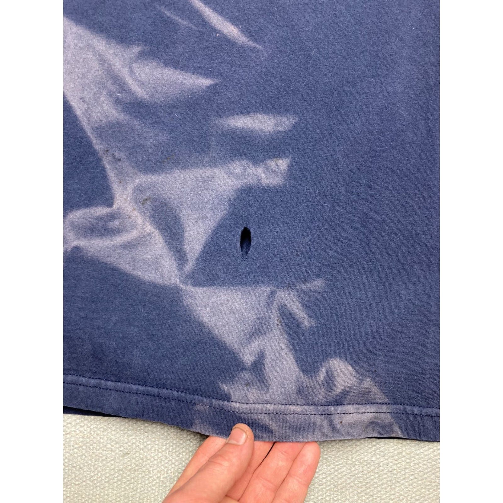 Guess VINTAGE 90s Y2K GUESS JEANS T SHIRT Faded NAVY BLUE FELT GRAPHIC ADULT LARGE Men T-Shirt Blue 90s GUESS Size US L / EU 52-54 / 3 - 2 Thumbnail