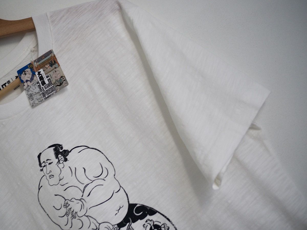 Uniqlo Sumo wrestling graphic Uniqlo T shirt size medium Size US M / EU 48-50 / 2 - 5 Thumbnail
