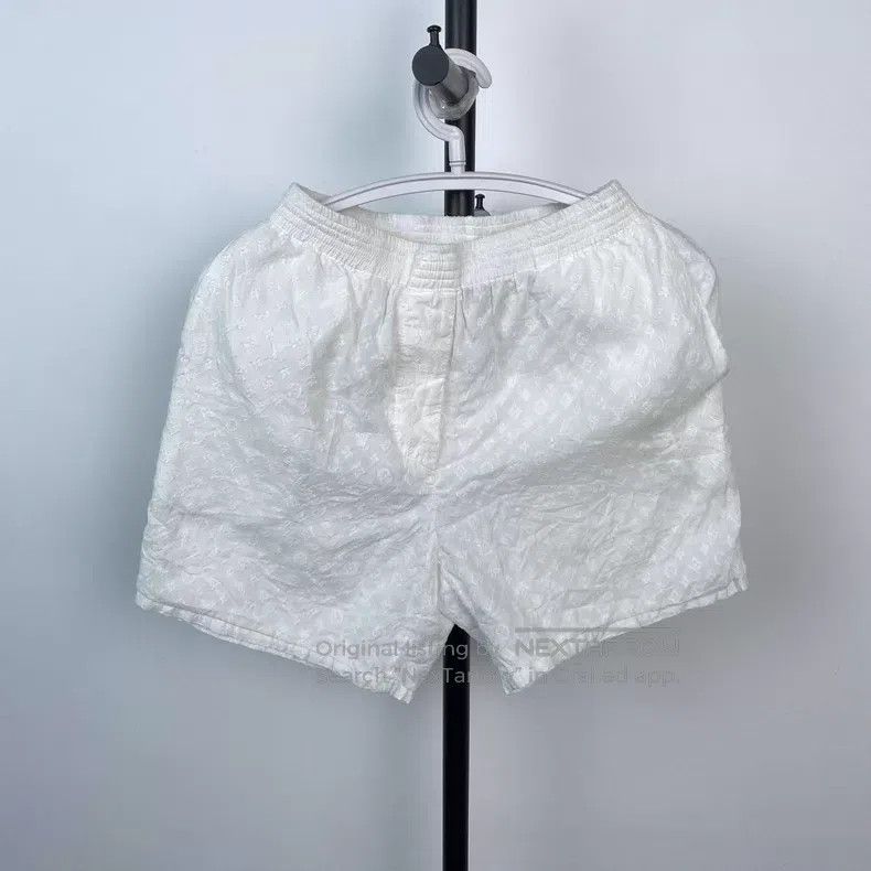 Louis Vuitton Louis Vuitton white shorts Size US 34 / EU 50 - 1 Thumbnail
