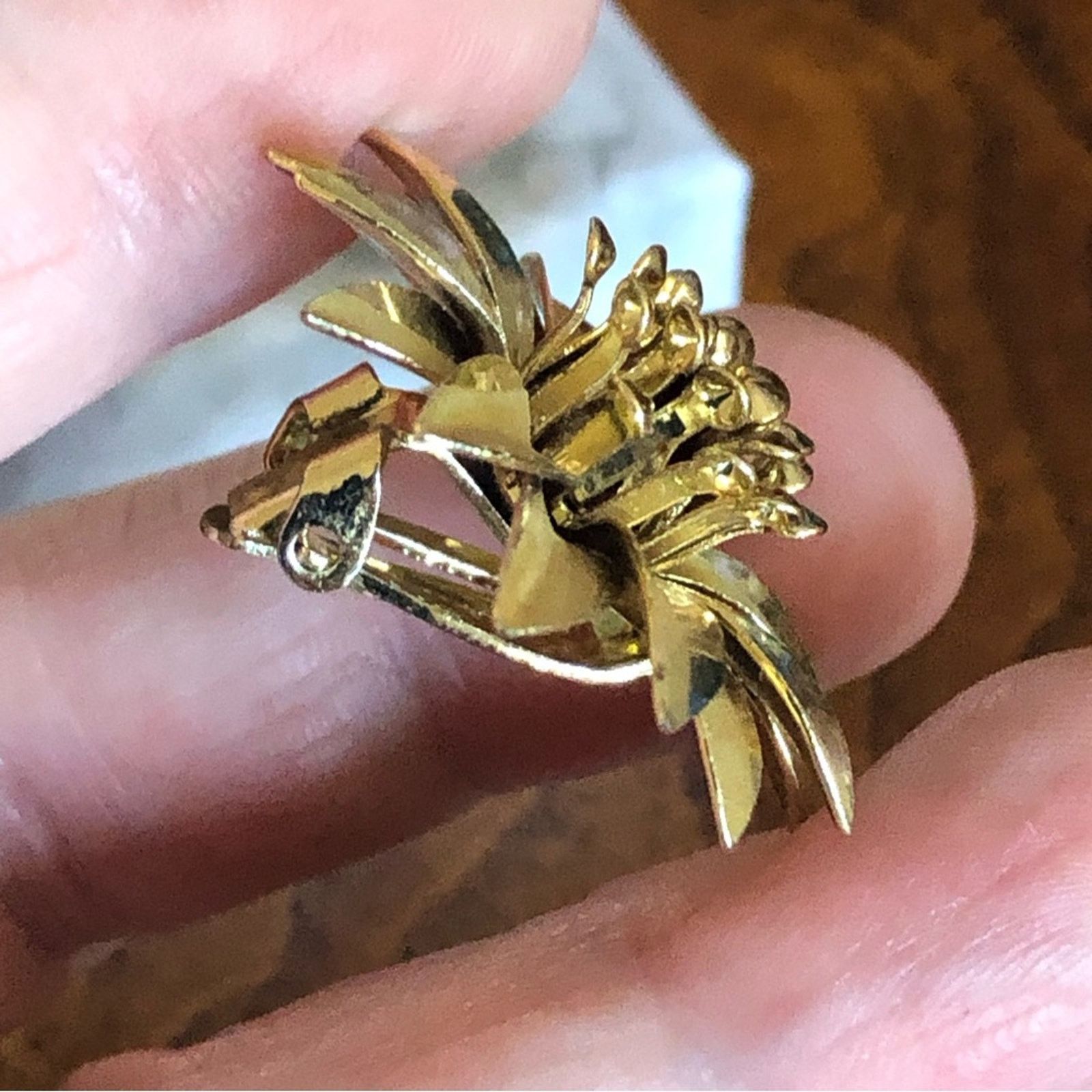 Vintage Vintage 70s gold tone metal flower cluster clip on earrings Size ONE SIZE - 5 Thumbnail
