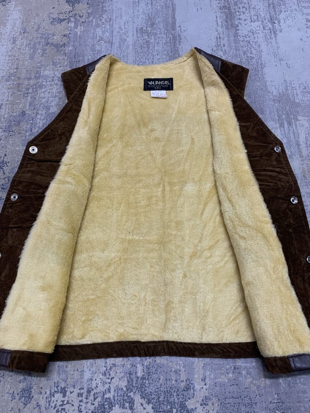 Japanese Brand Vintage ALIANTAS Suede Hunting Outdoor Sherpa Vest Size US M / EU 48-50 / 2 - 6 Thumbnail