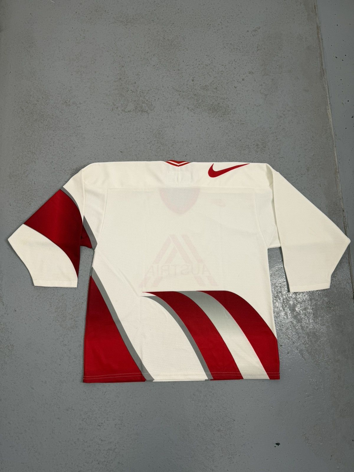 Nike Vintage Nike Austria Hockey NFL Jersey Size US L / EU 52-54 / 3 - 16 Thumbnail