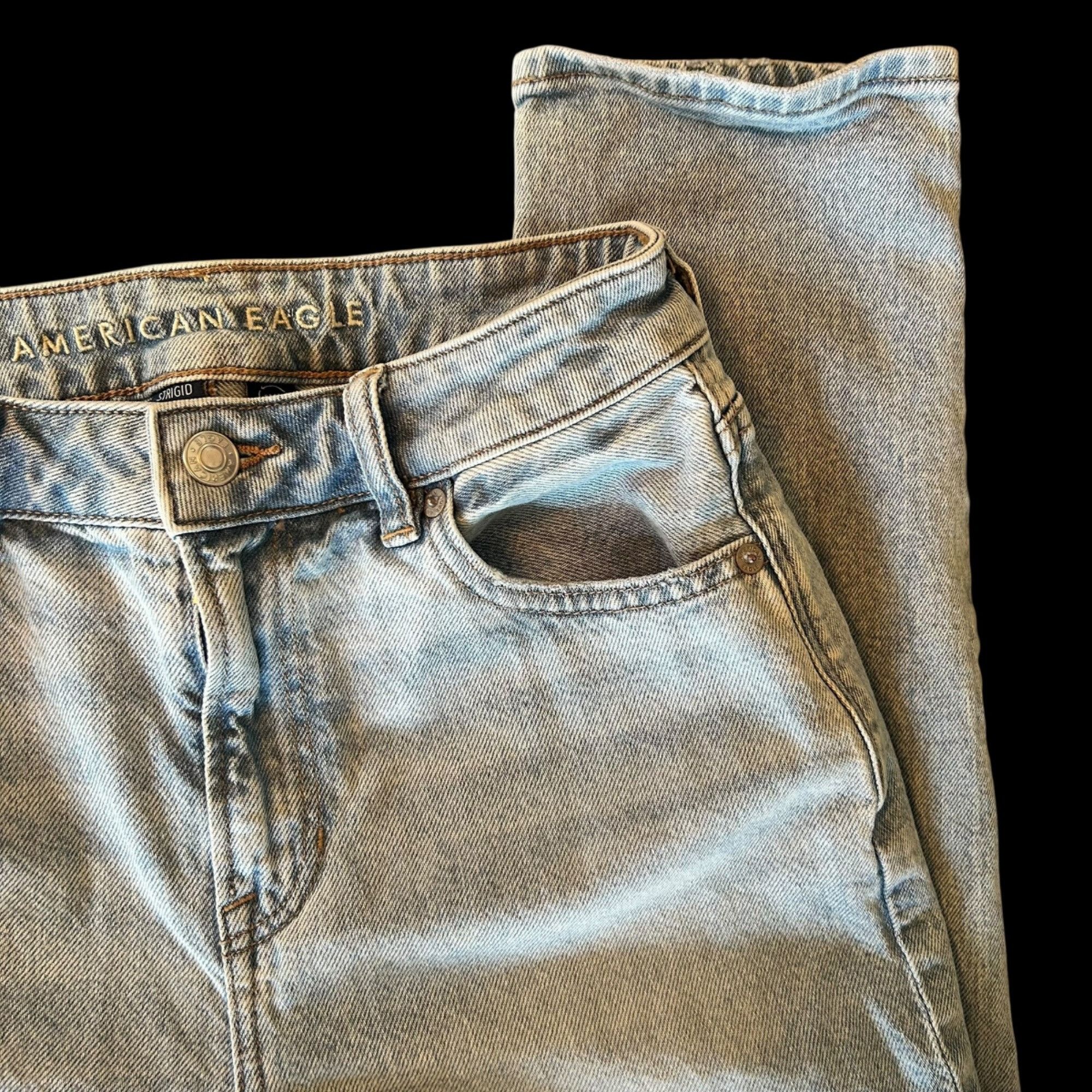 American Eagle Outfitters American Eagle Light Wash High Rise Strigid Mom Denim Jean 2 Size 27" / US 4 / IT 40 - 6 Thumbnail
