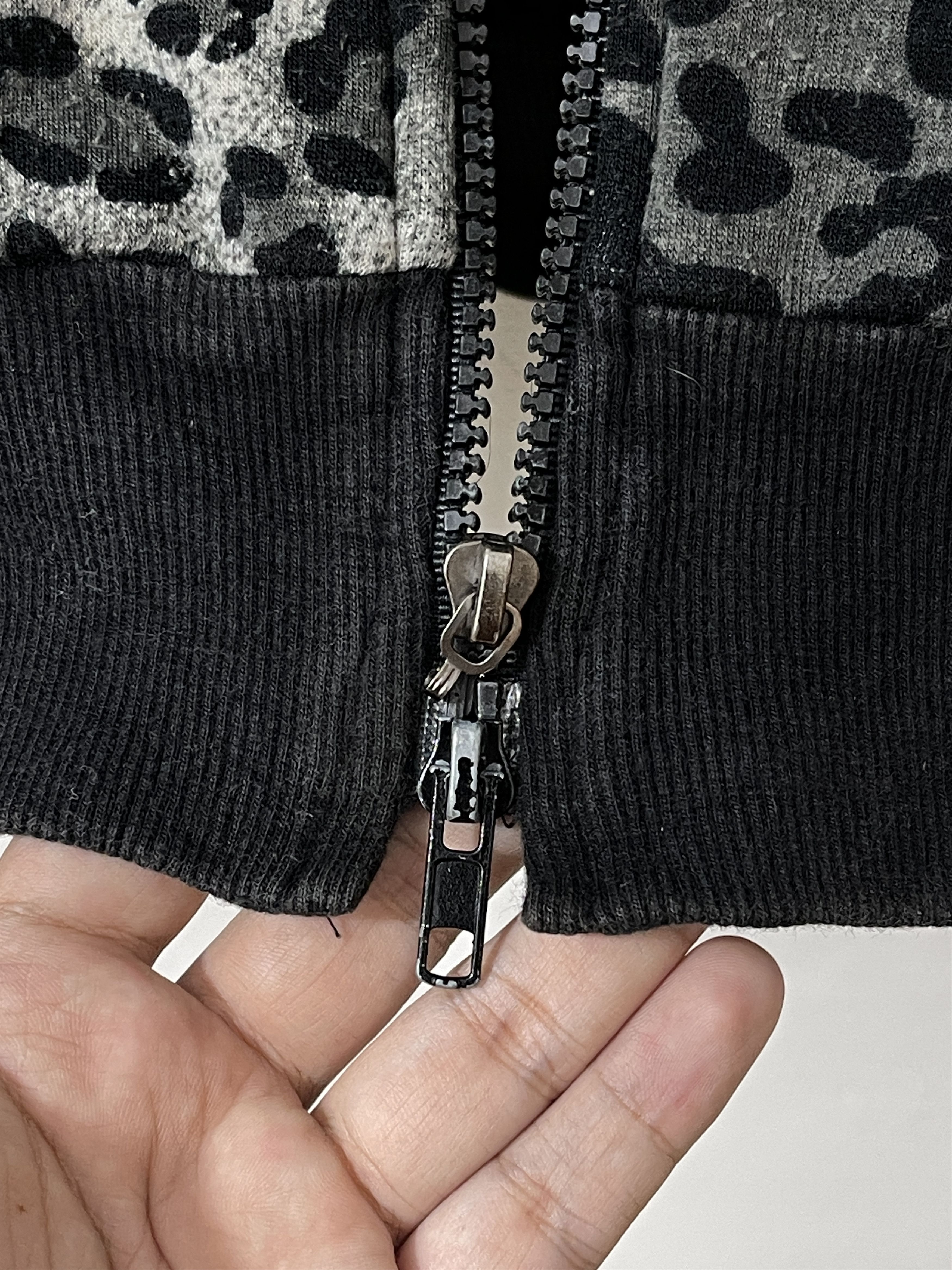 Japanese Brand 2000s Roshell Japan Punk Stud Leopard Fur Vkei Style Hoodie Size US M / EU 48-50 / 2 - 5 Thumbnail