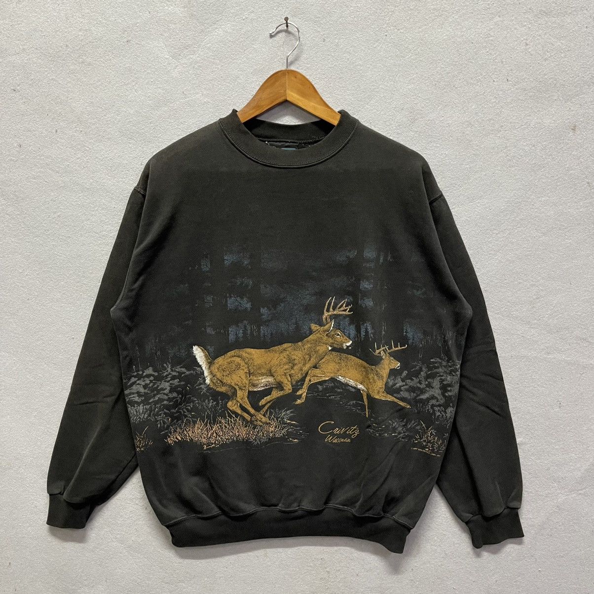 Vintage Vintage AU Sportswear Deer Graphic Crewneck Sweatshirt Size US L / EU 52-54 / 3 - 1 Thumbnail