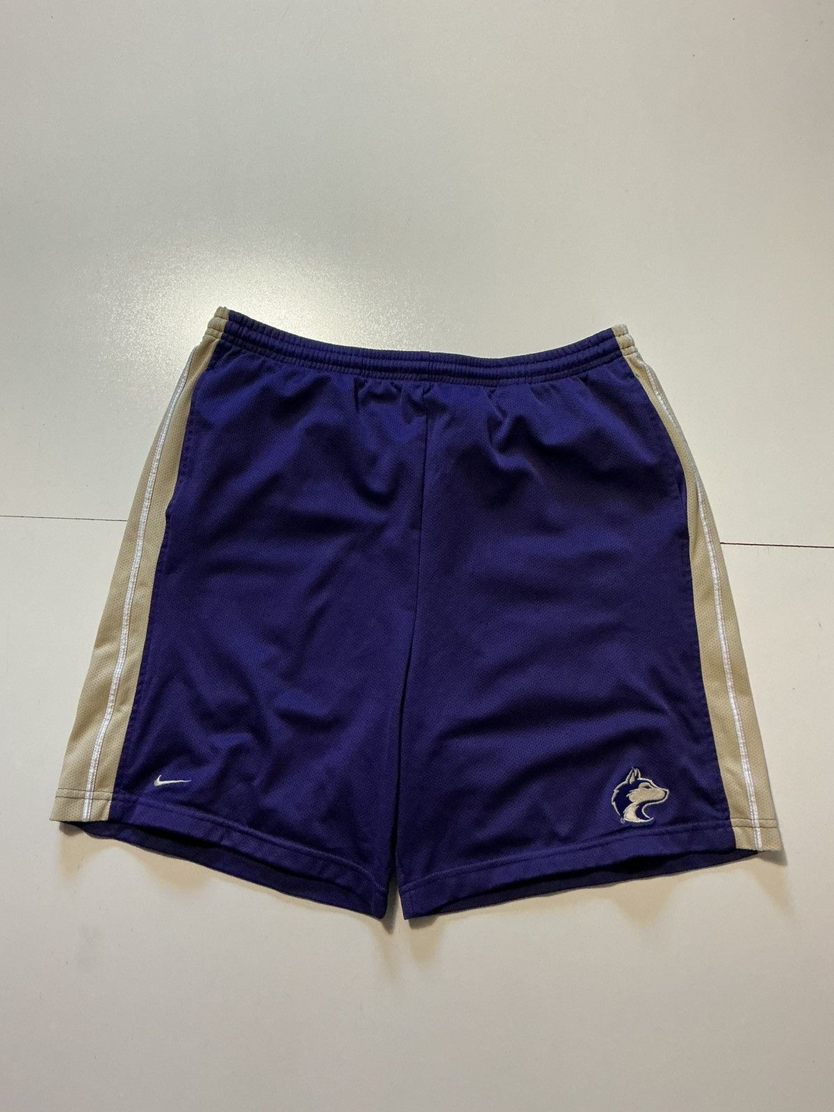 Nike Nike Washington University Huskies 8” Basketball Shorts Size US 36 / EU 52 - 1 Thumbnail