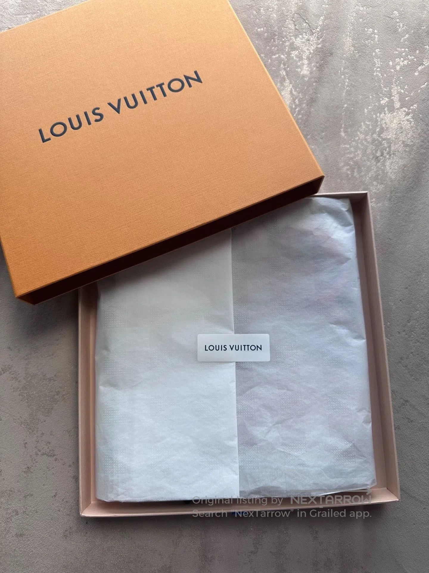 Louis Vuitton LV New Large Silk Scarf with Box. Size ONE SIZE - 5 Thumbnail